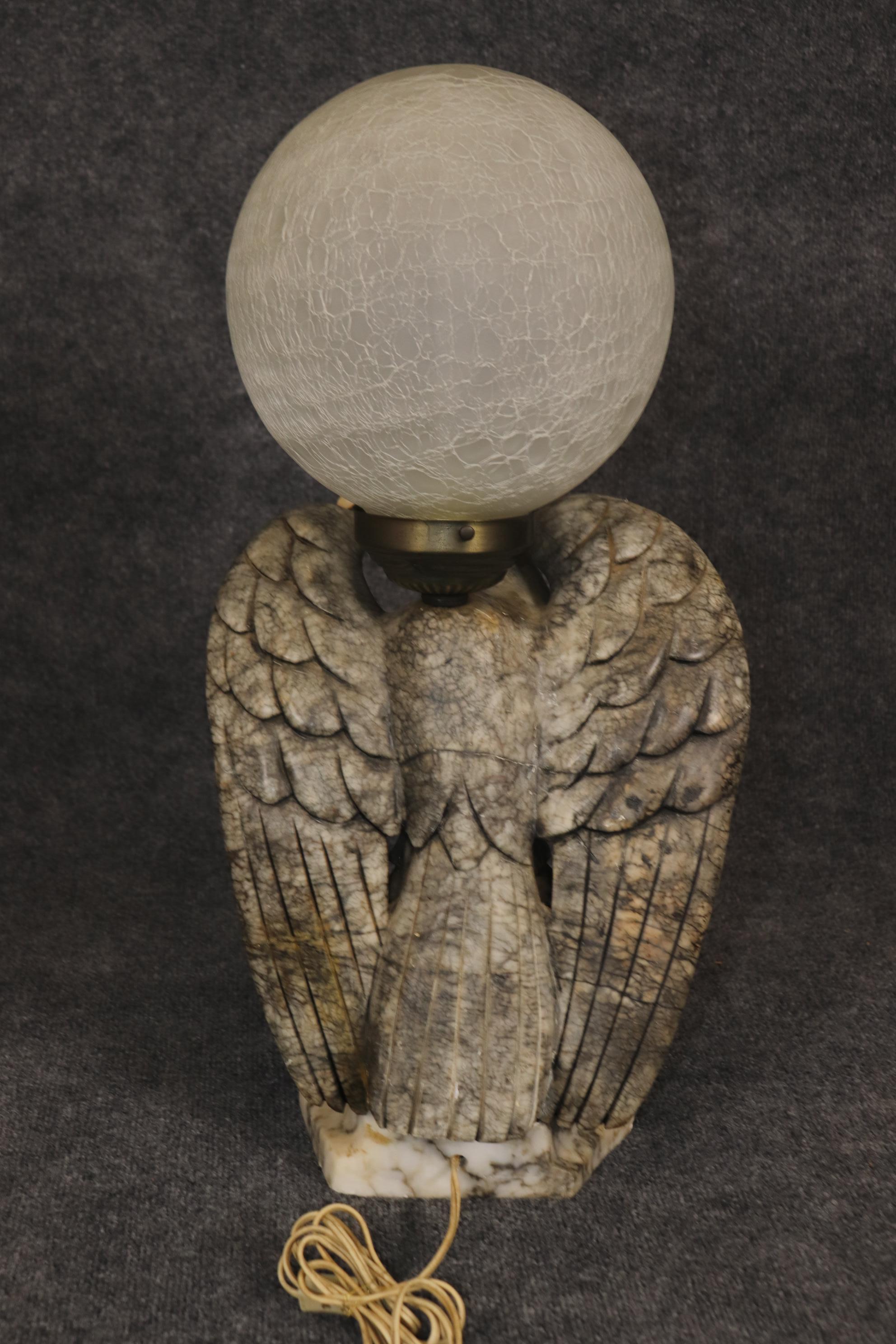 Italian Neoclassical Carved Alabaster Eagle Table Table Lamp For Sale