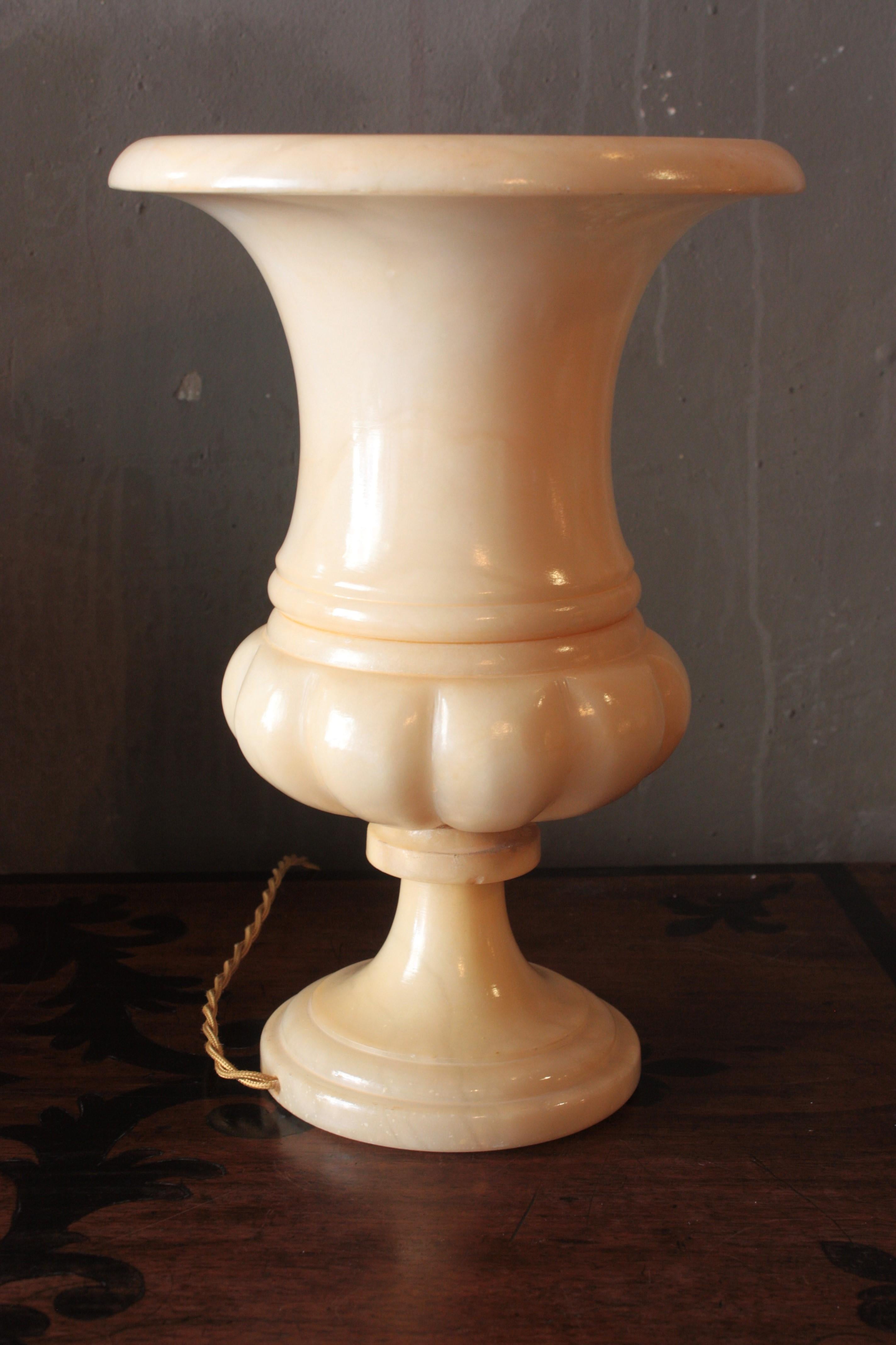Neoclassical Carved Alabaster Urn Lamp For Sale 6
