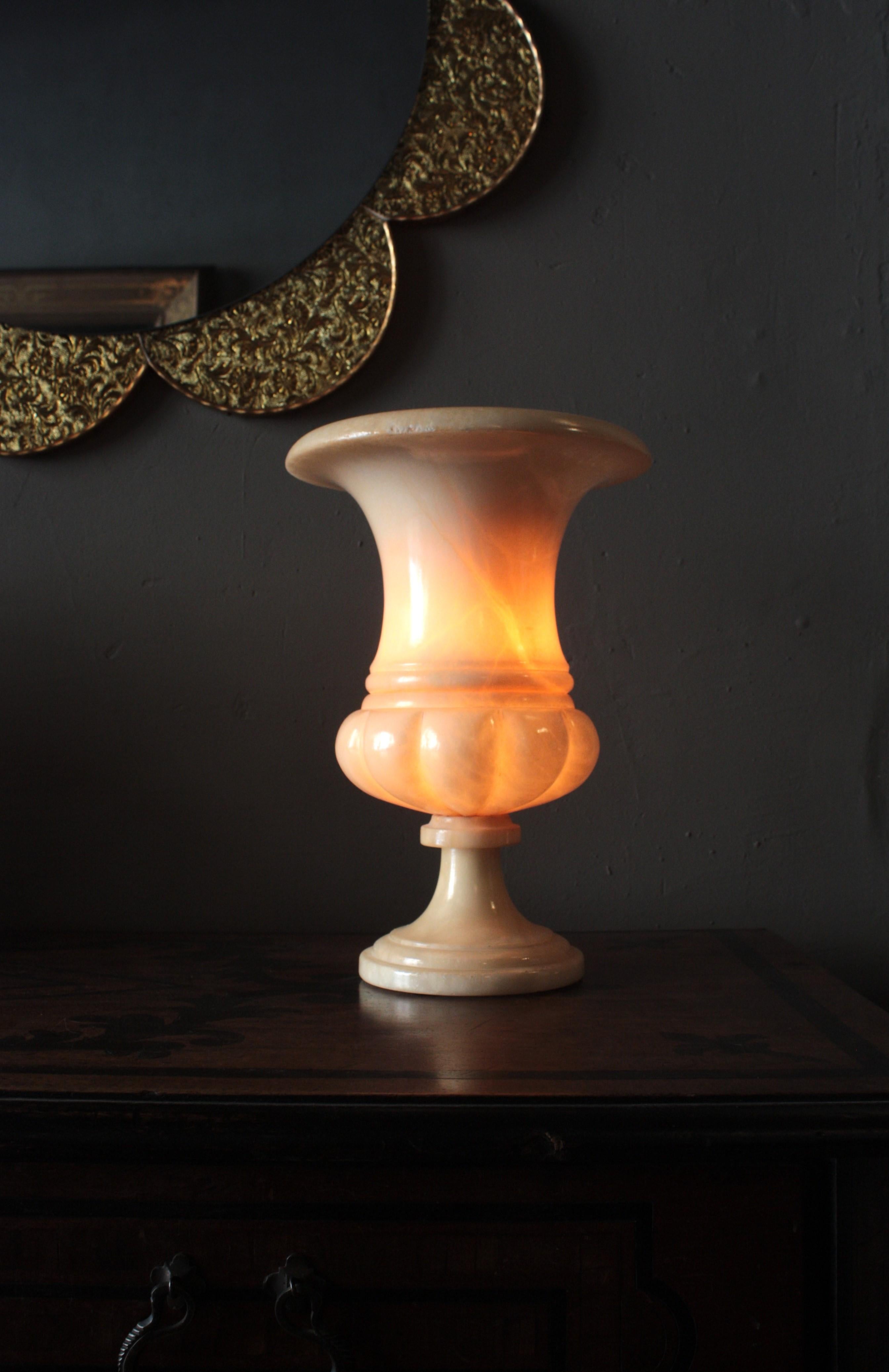 Neoclassical Carved Alabaster Urn Lamp For Sale 1