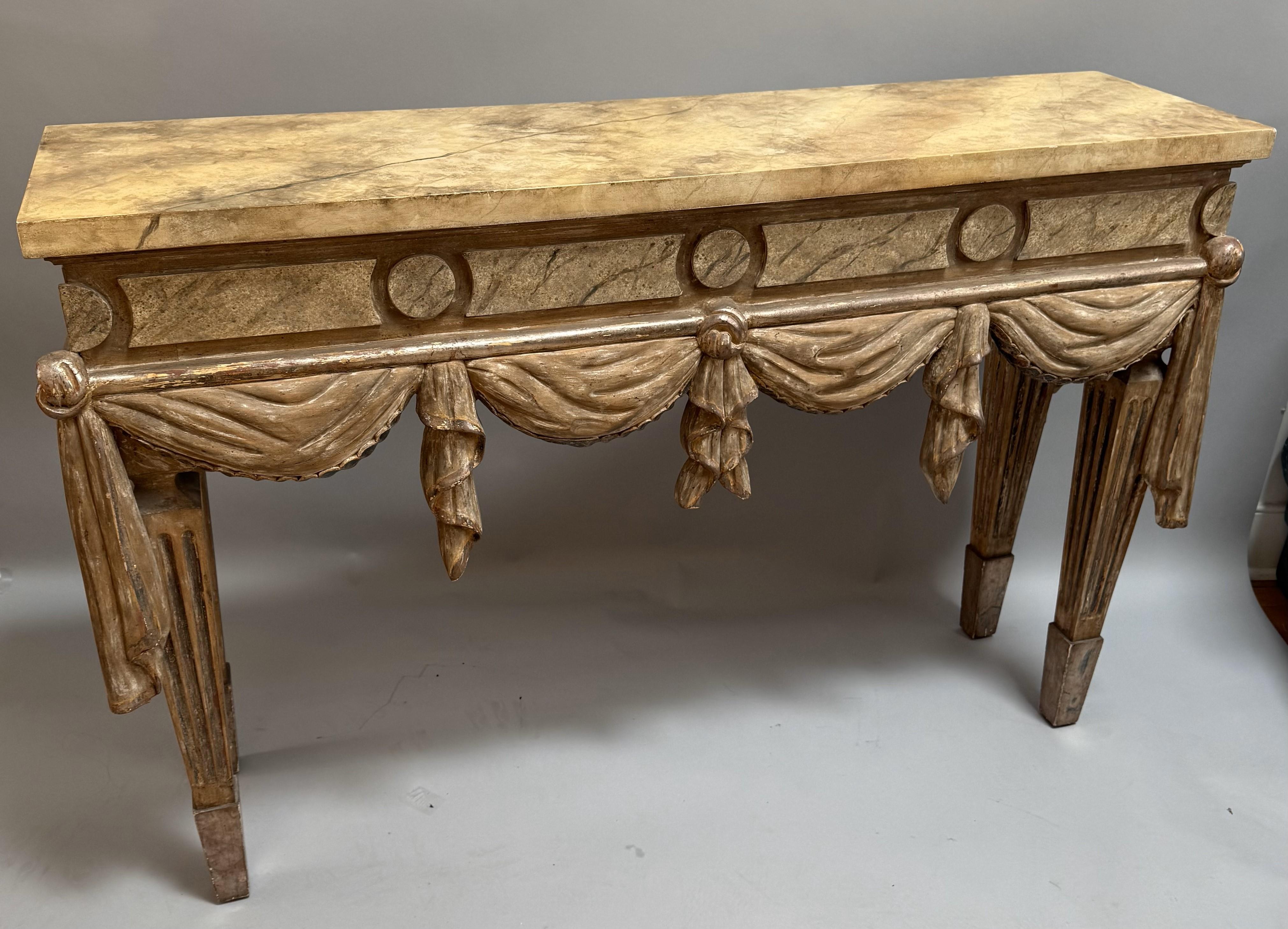 Consola italiana neoclásica tallada y pintada Neoclásico en venta