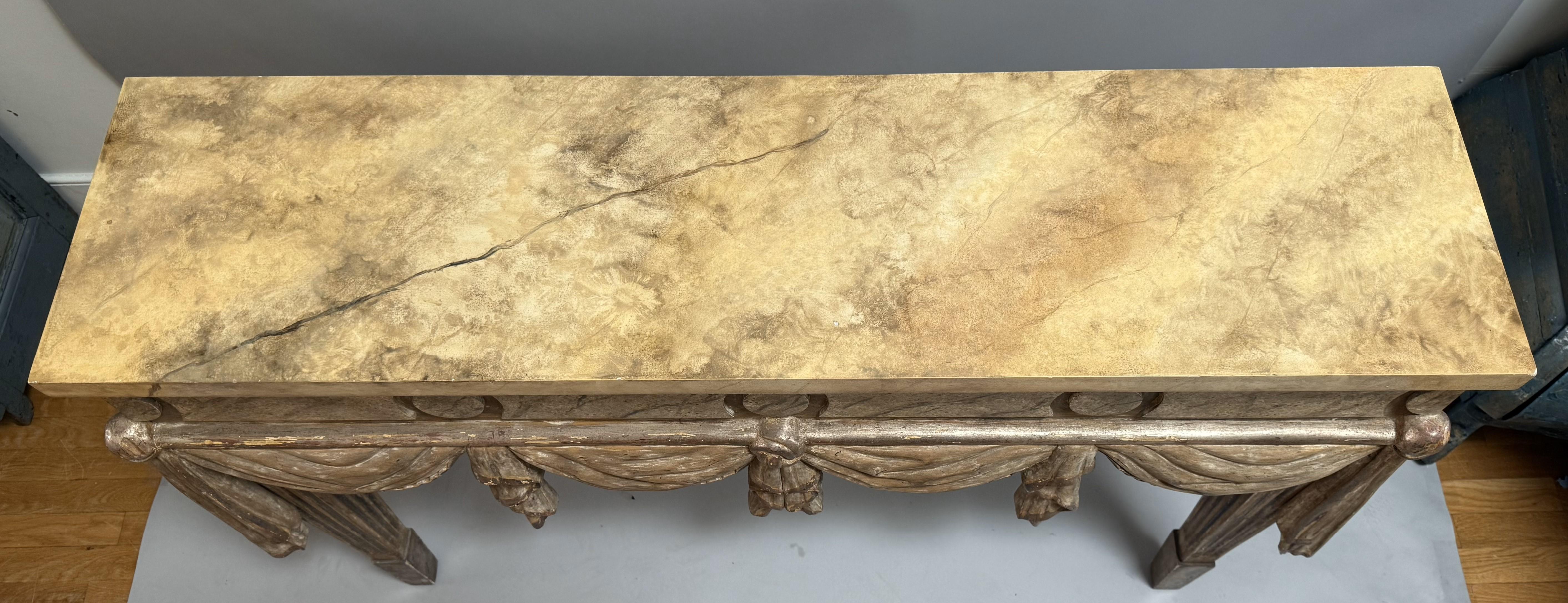 Consola italiana neoclásica tallada y pintada Tallado en venta