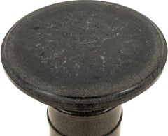 Colonna serpentina intagliata in stile neoclassico