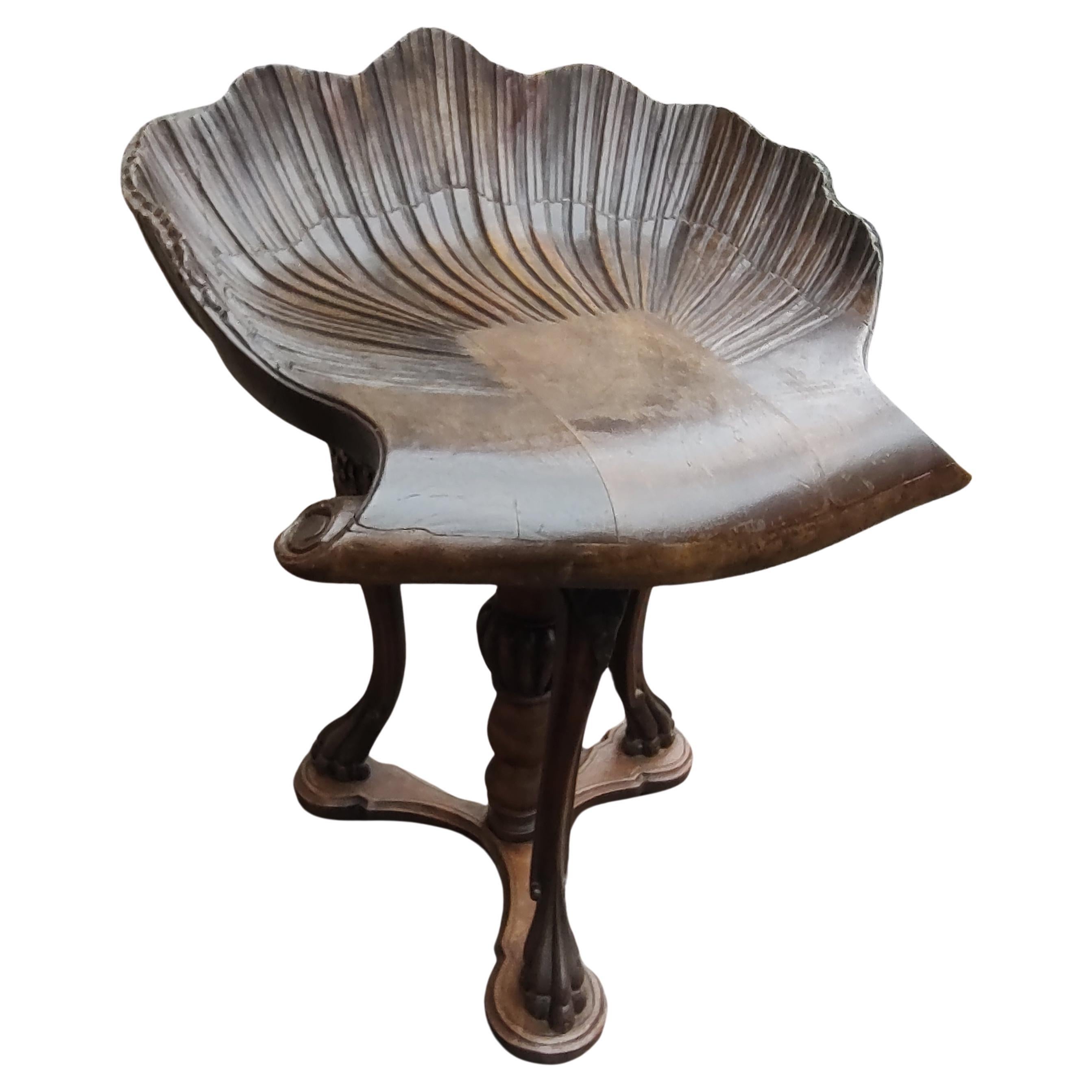 Neoclassical Carved Walnut Grotto Shell Stool Swivels In Good Condition For Sale In Port Jervis, NY