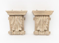 Staffe da parete in legno intagliato in stile neoclassico, coppia