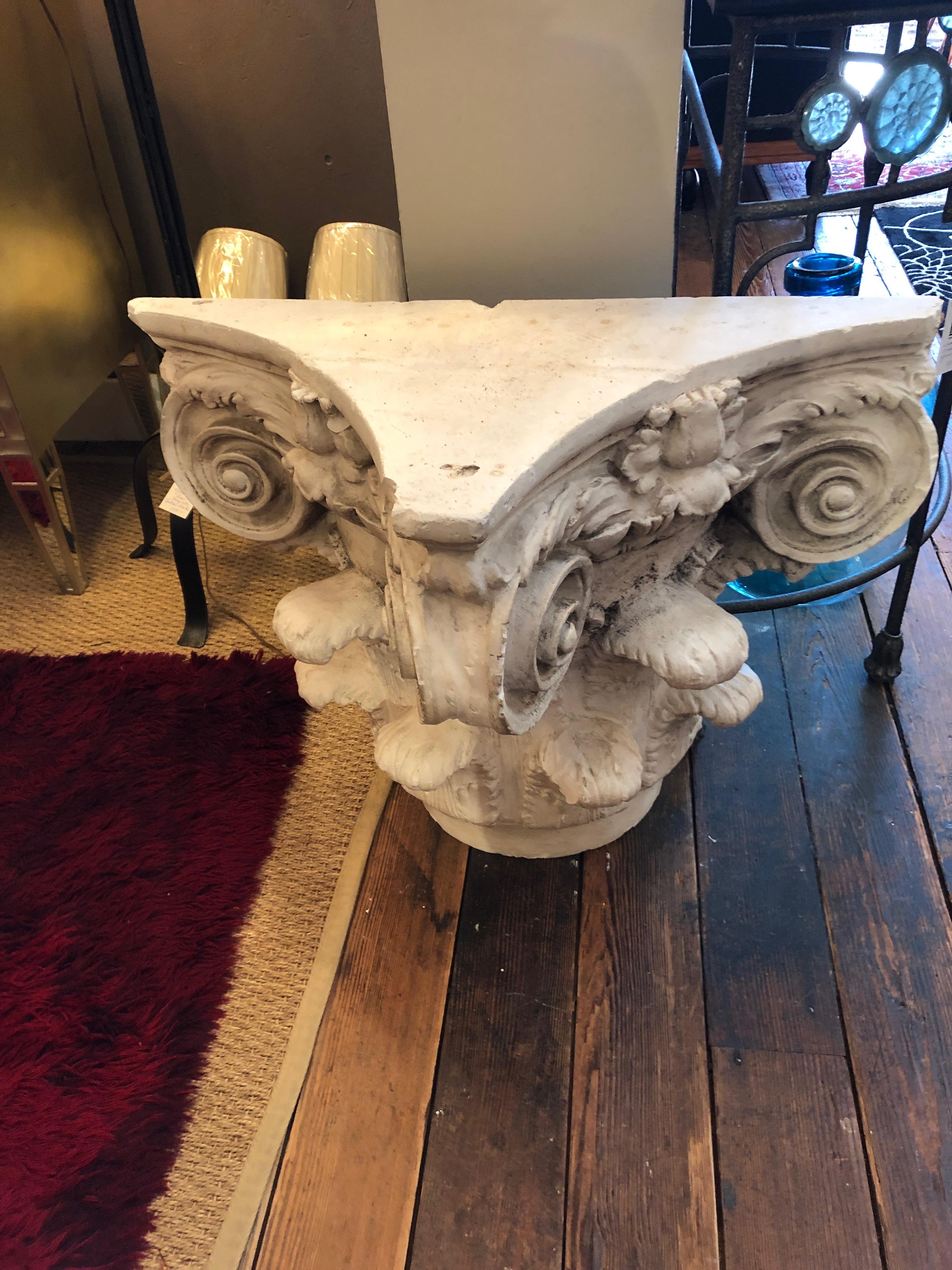 A weathered Corinthian column fragment with flat surface for imaginative use as an end table or Stand for objet d'art. Good indoors or on the patio.

   