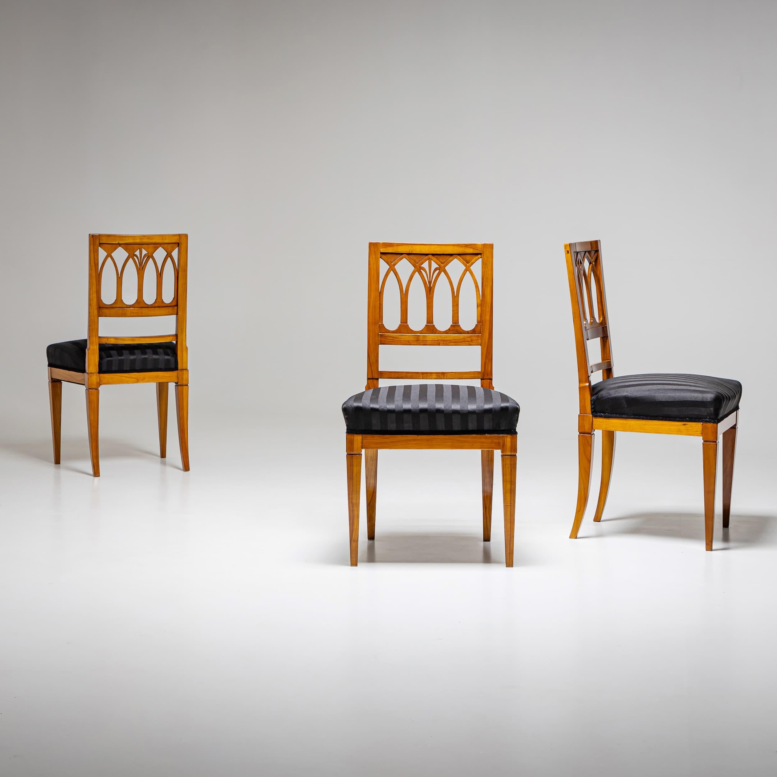 Sillas neoclásicas de madera de cerezo, principios del siglo XIX en venta 1