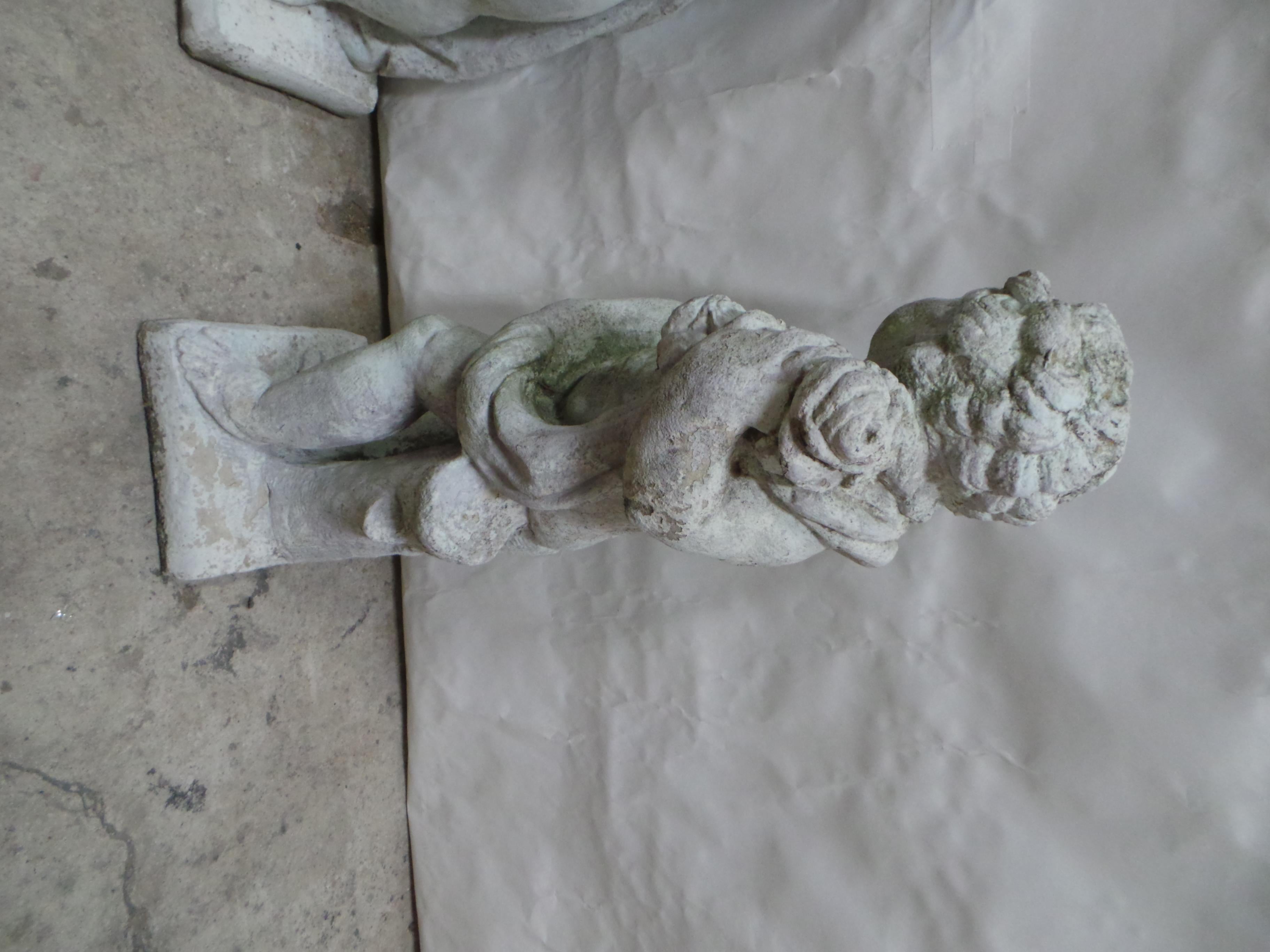 Statues de jardin néoclassiques d'angelot ou de putto en pierre moulée en vente 7