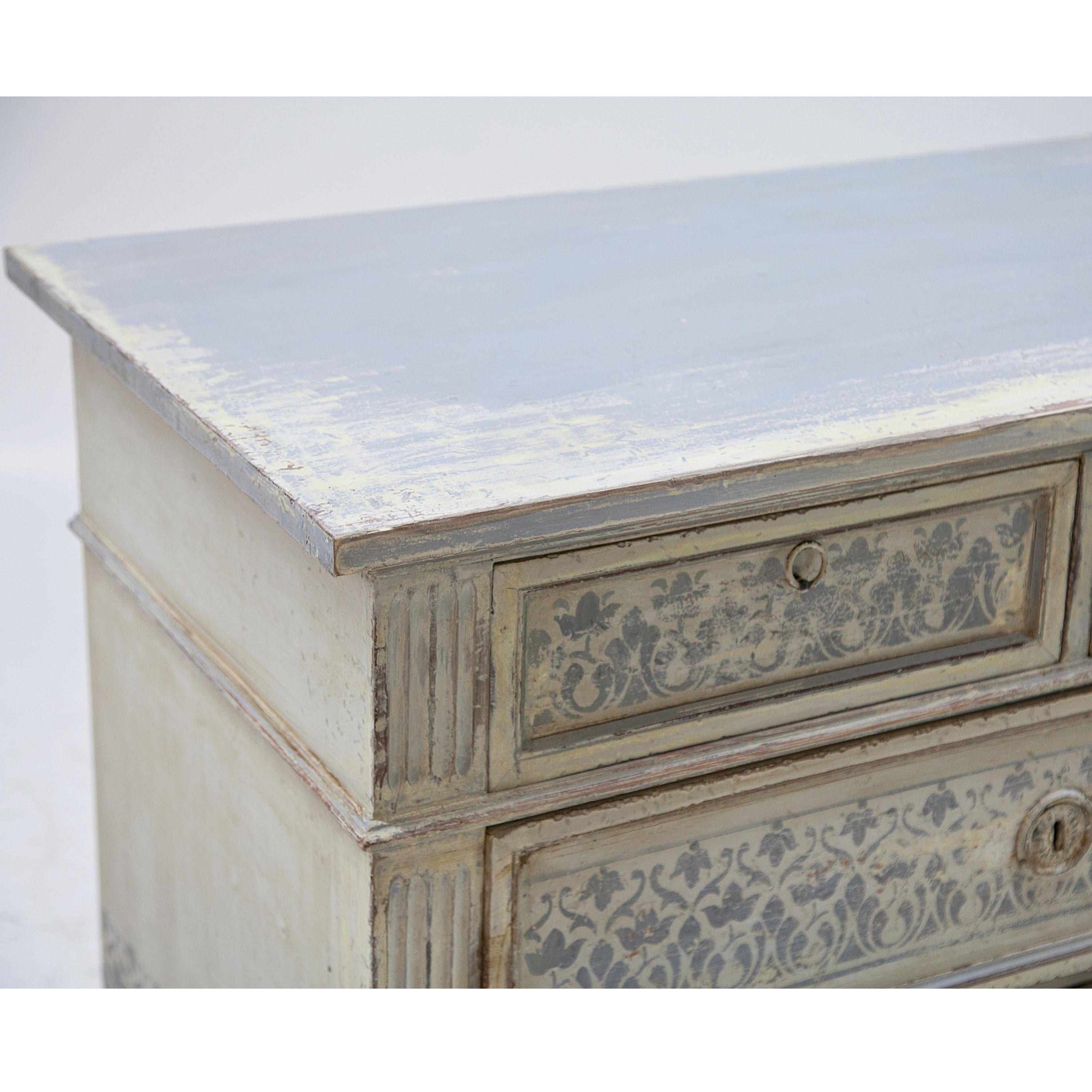 Neoclassical Chest of Drawers, circa 1800 In Good Condition In Greding, DE