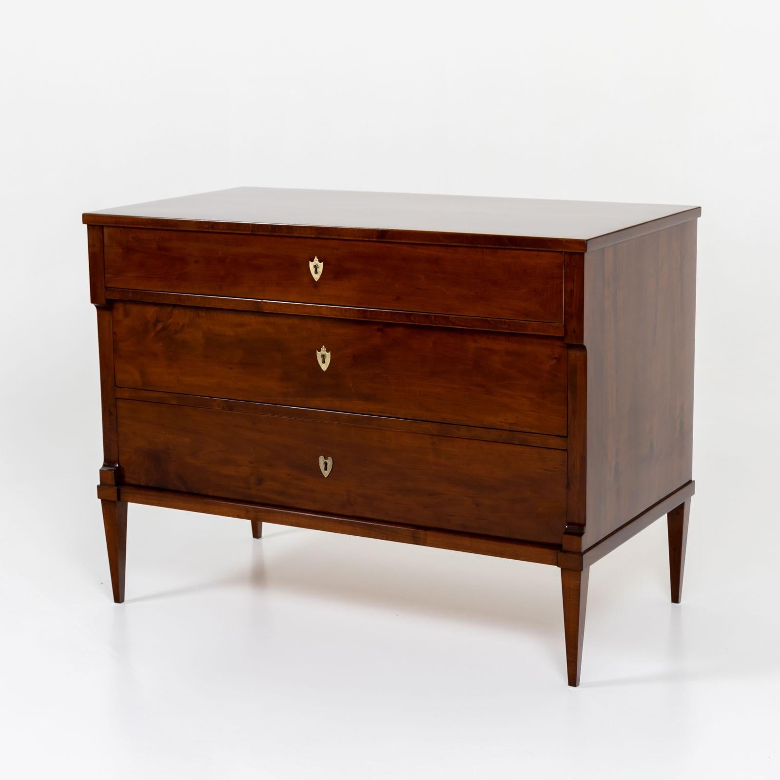 Italian Neoclassical Chest of Drawers, early 19th Century For Sale