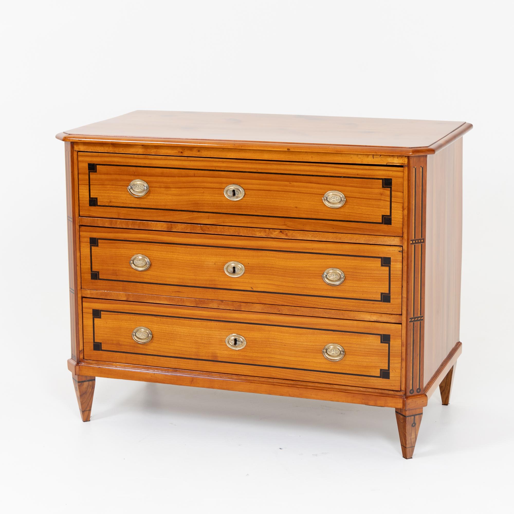 Neoclassical Chest of Drawers in Cherry, 19th Century In Good Condition In Greding, DE
