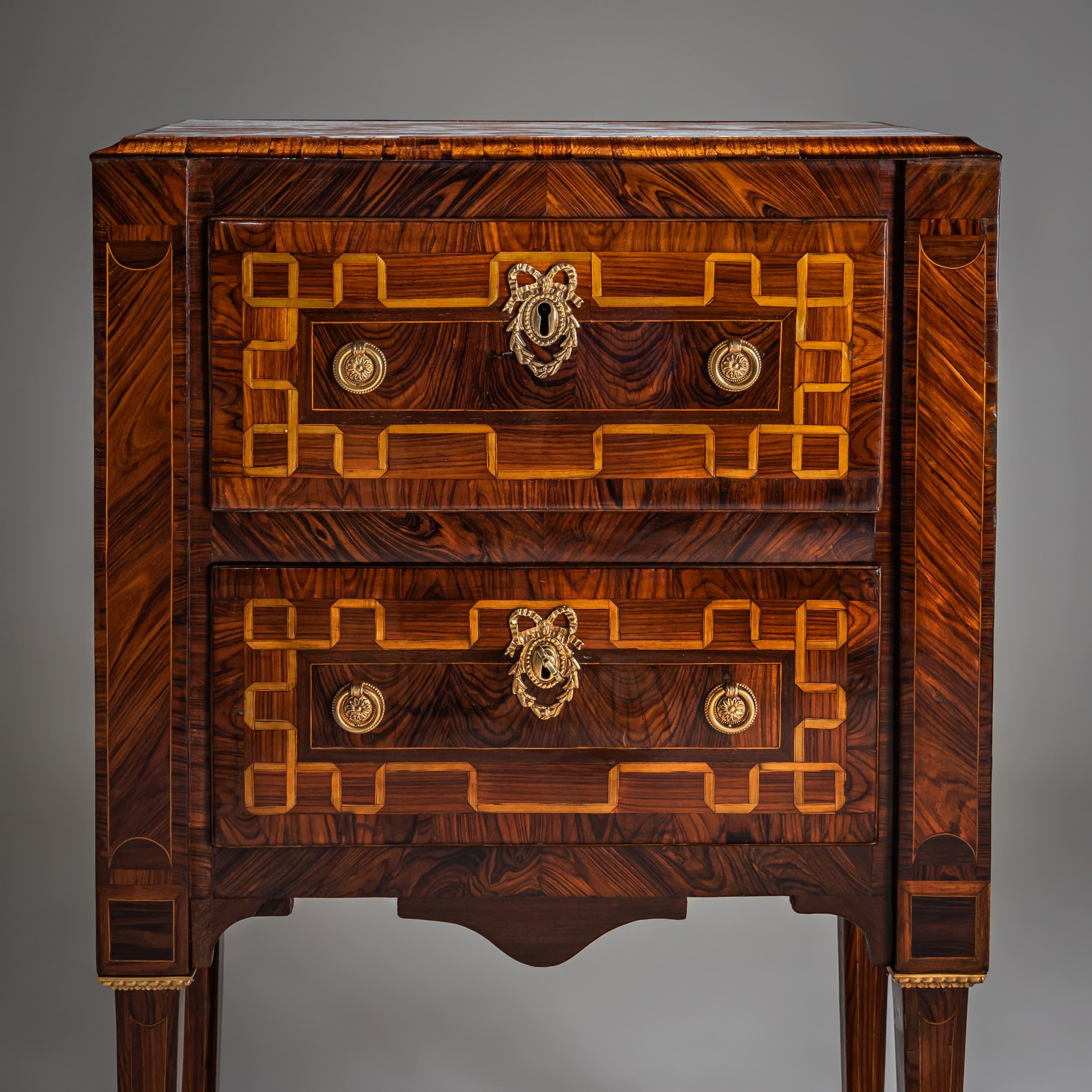 Cassettone neoclassico, Italia circa 1800 In condizioni discrete in vendita a Greding, DE
