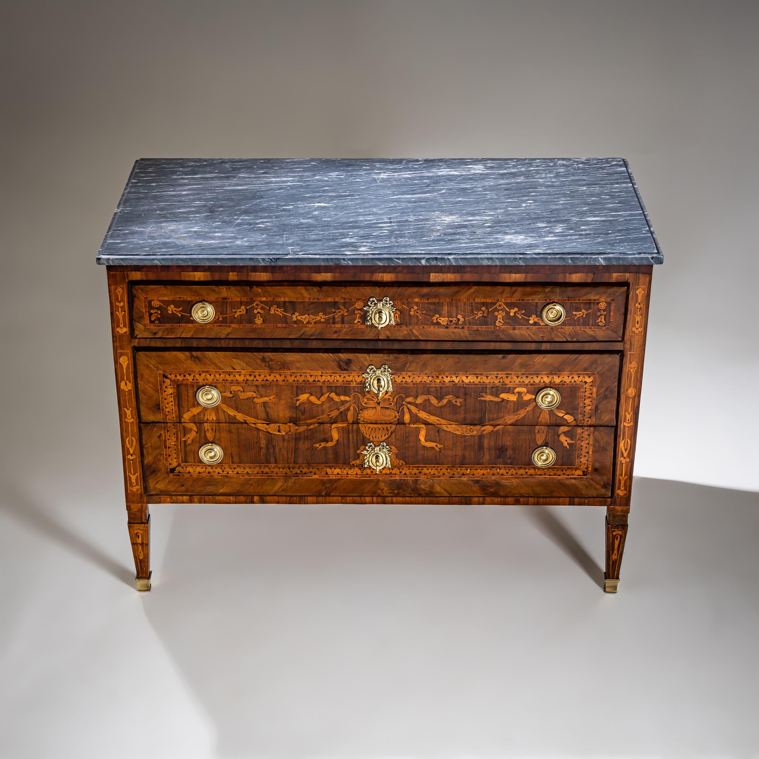 Italian Neoclassical Chest of Drawers, Lombardy, Late 18th Century For Sale