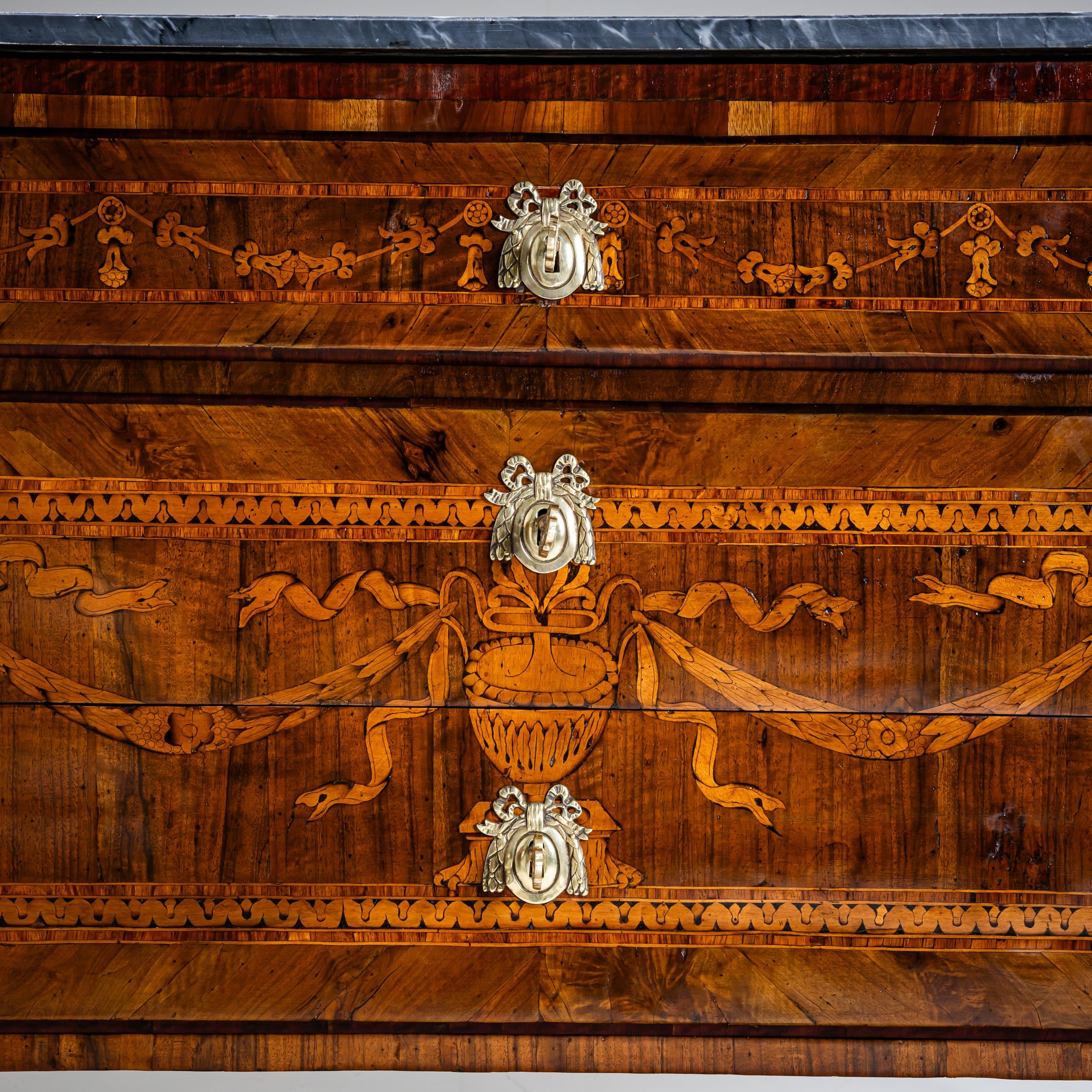 Neoclassical Chest of Drawers, Lombardy, Late 18th Century For Sale 2