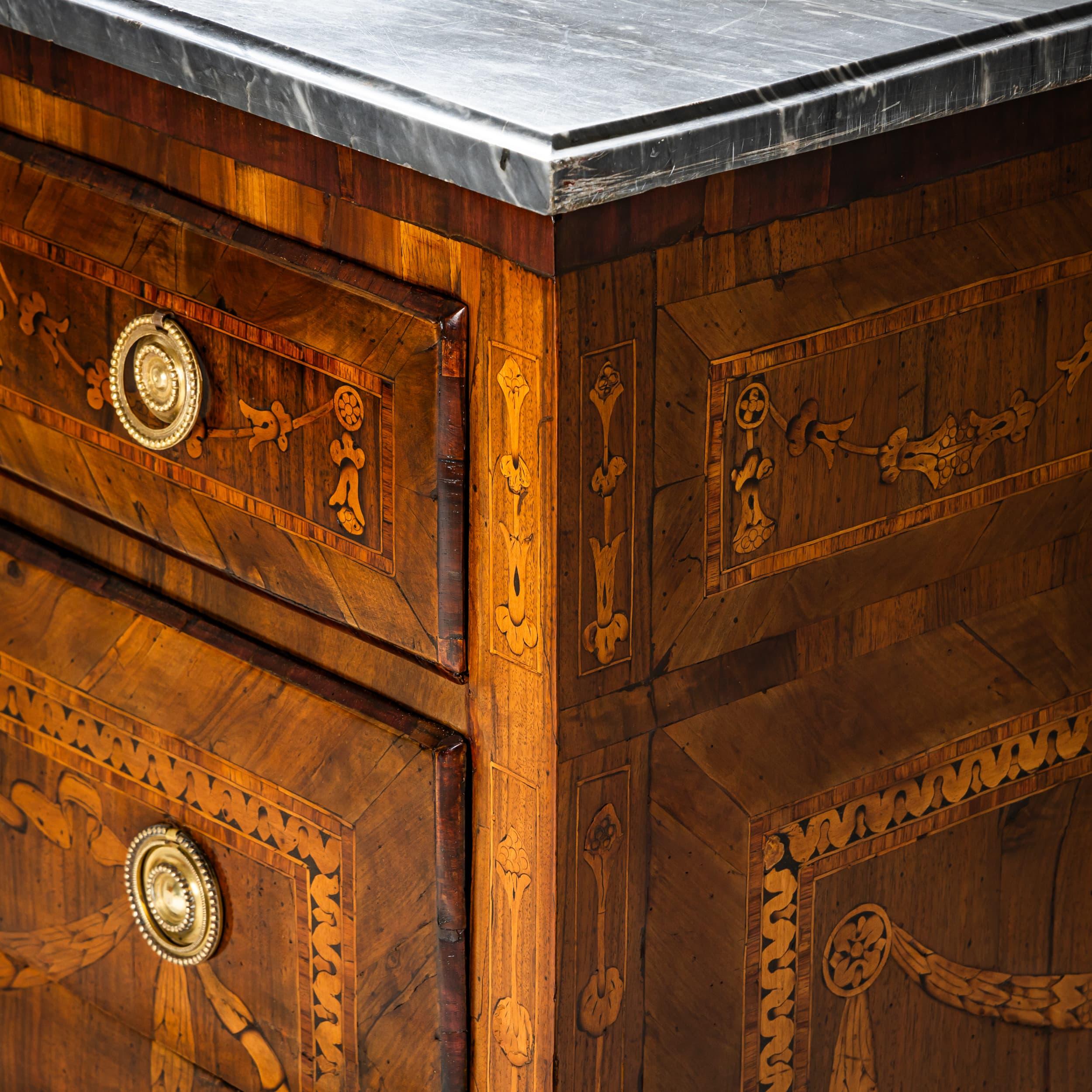 Neoclassical Chest of Drawers, Lombardy, Late 18th Century For Sale 3