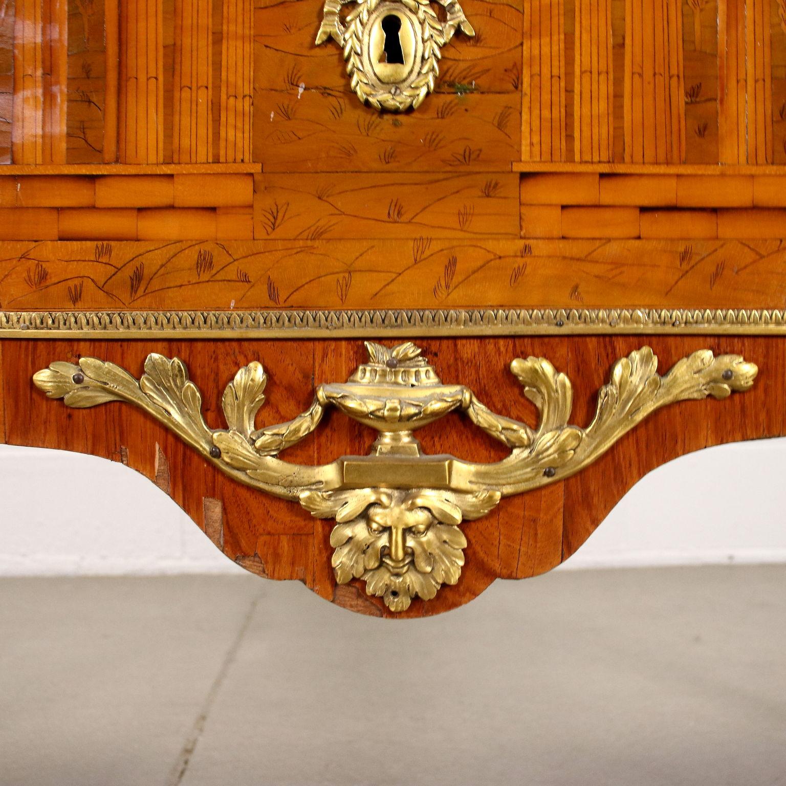 Neoklassizistische Kommode aus Ahornholz, Frankreich XVIII. Jahrhundert im Angebot 6