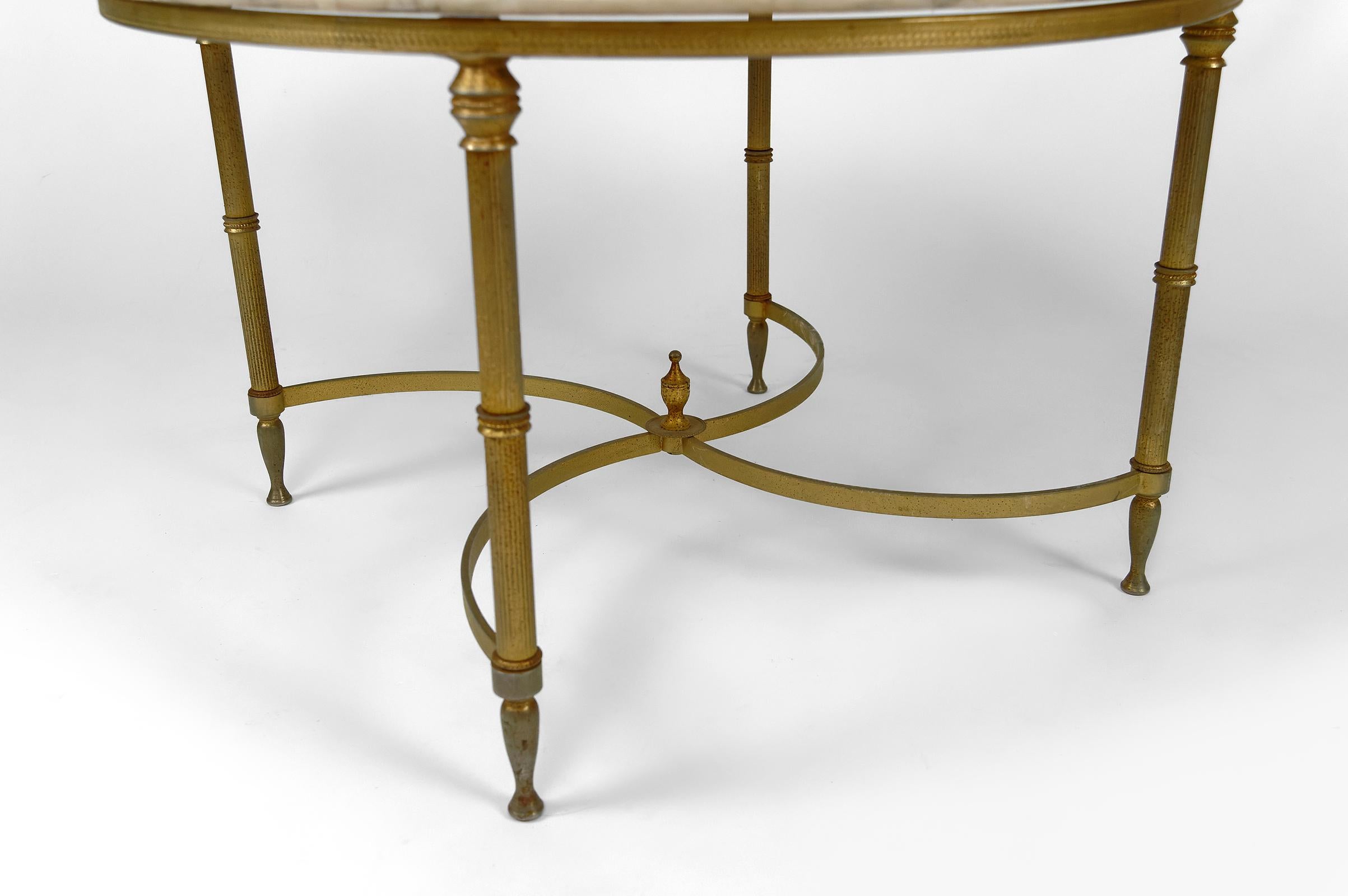 Neoclassical circular/round coffee table, Brass and Marble, France, circa 1960 For Sale 3
