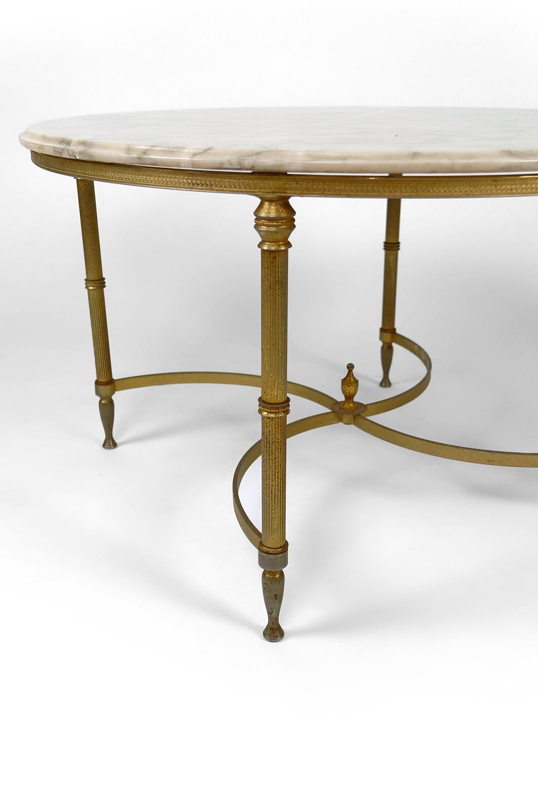 Neoclassical circular/round coffee table, Brass and Marble, France, circa 1960 For Sale 4