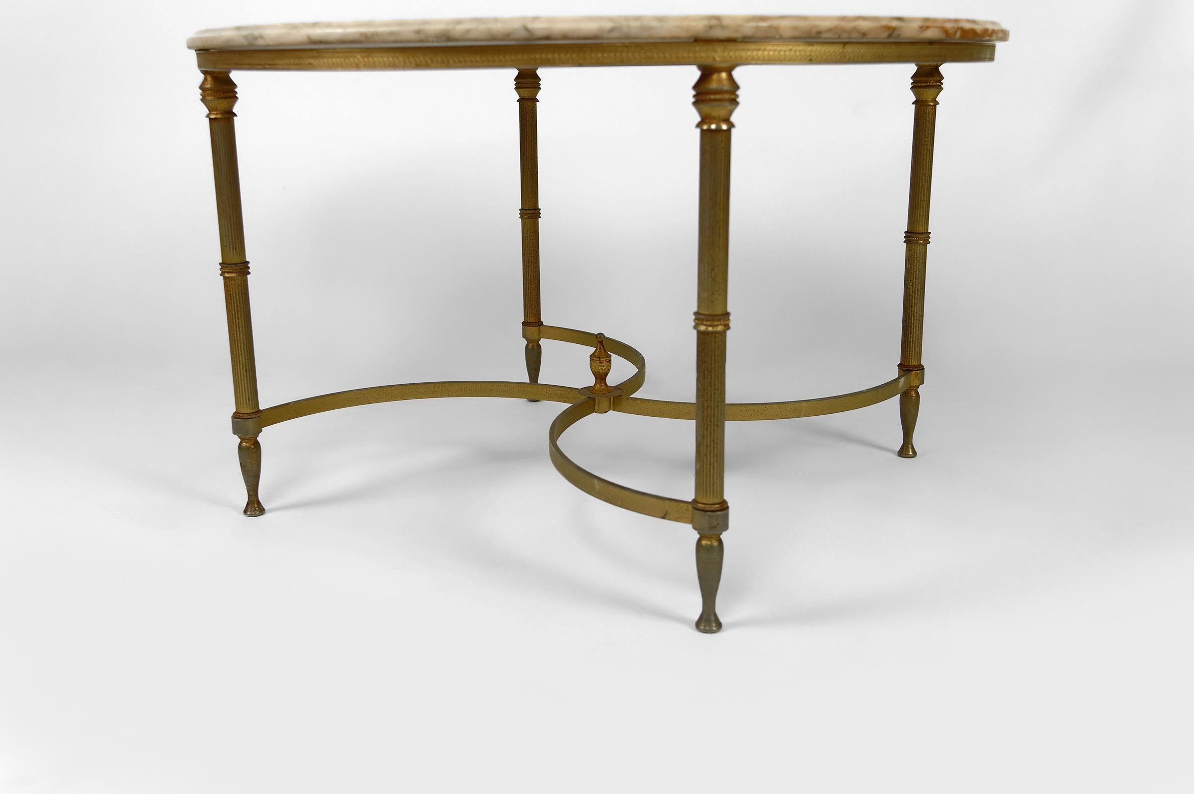 Neoclassical circular/round coffee table, Brass and Marble, France, circa 1960 For Sale 2
