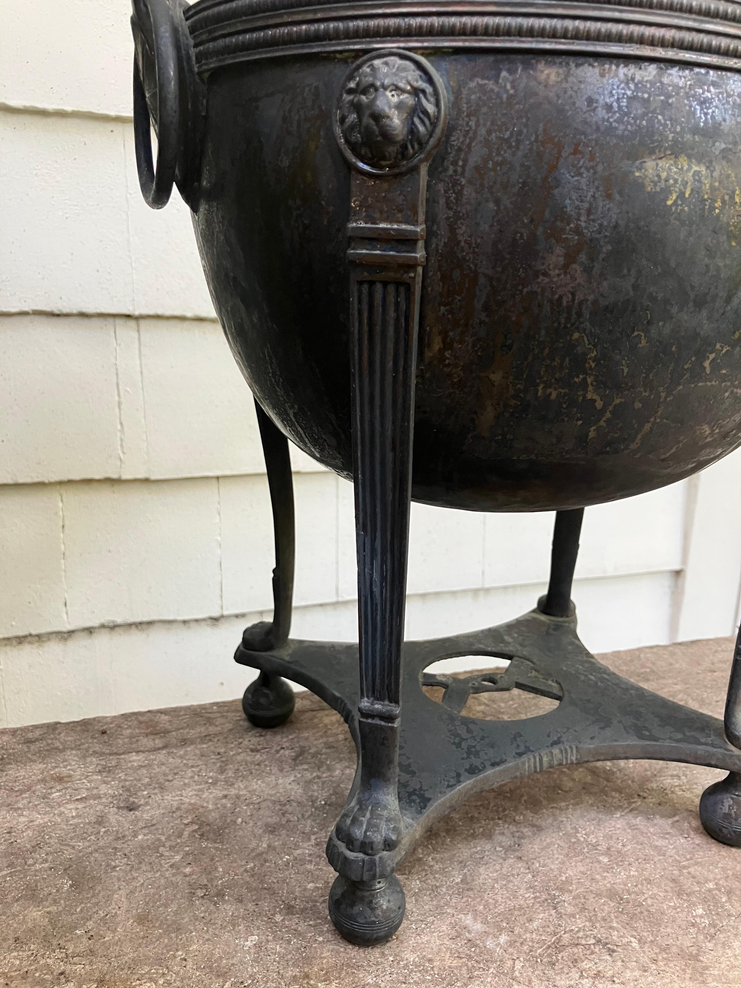Neoclassical Coffee Samovar Urn en venta 3