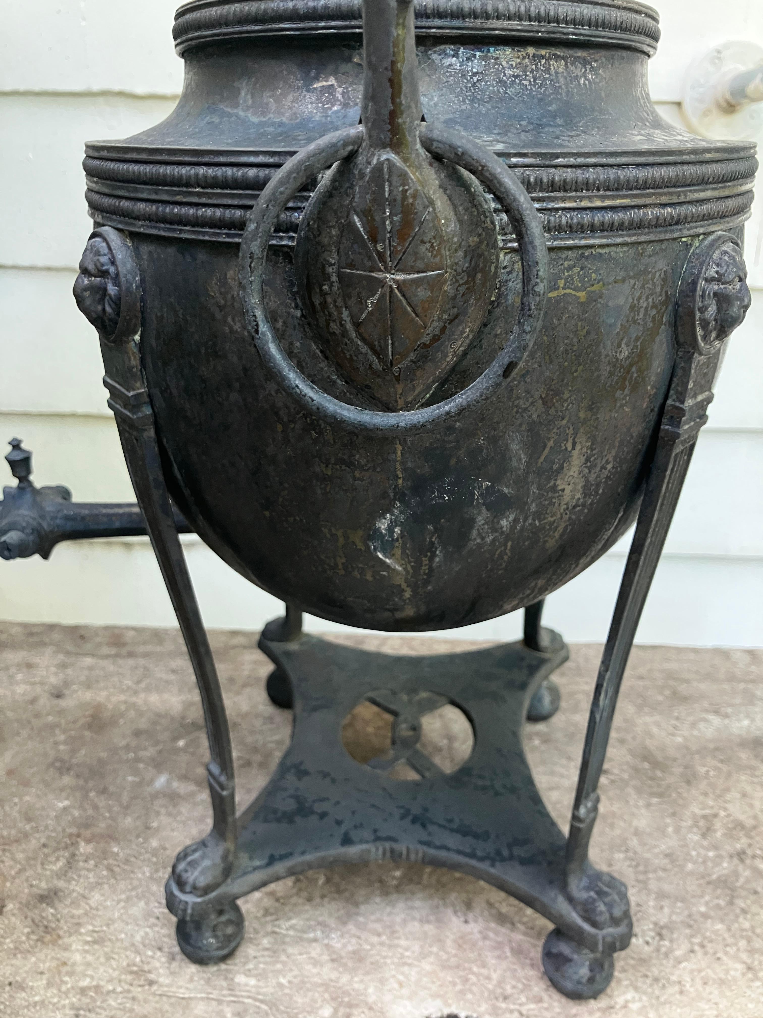 Neoclassical Coffee Samovar Urn en venta 4