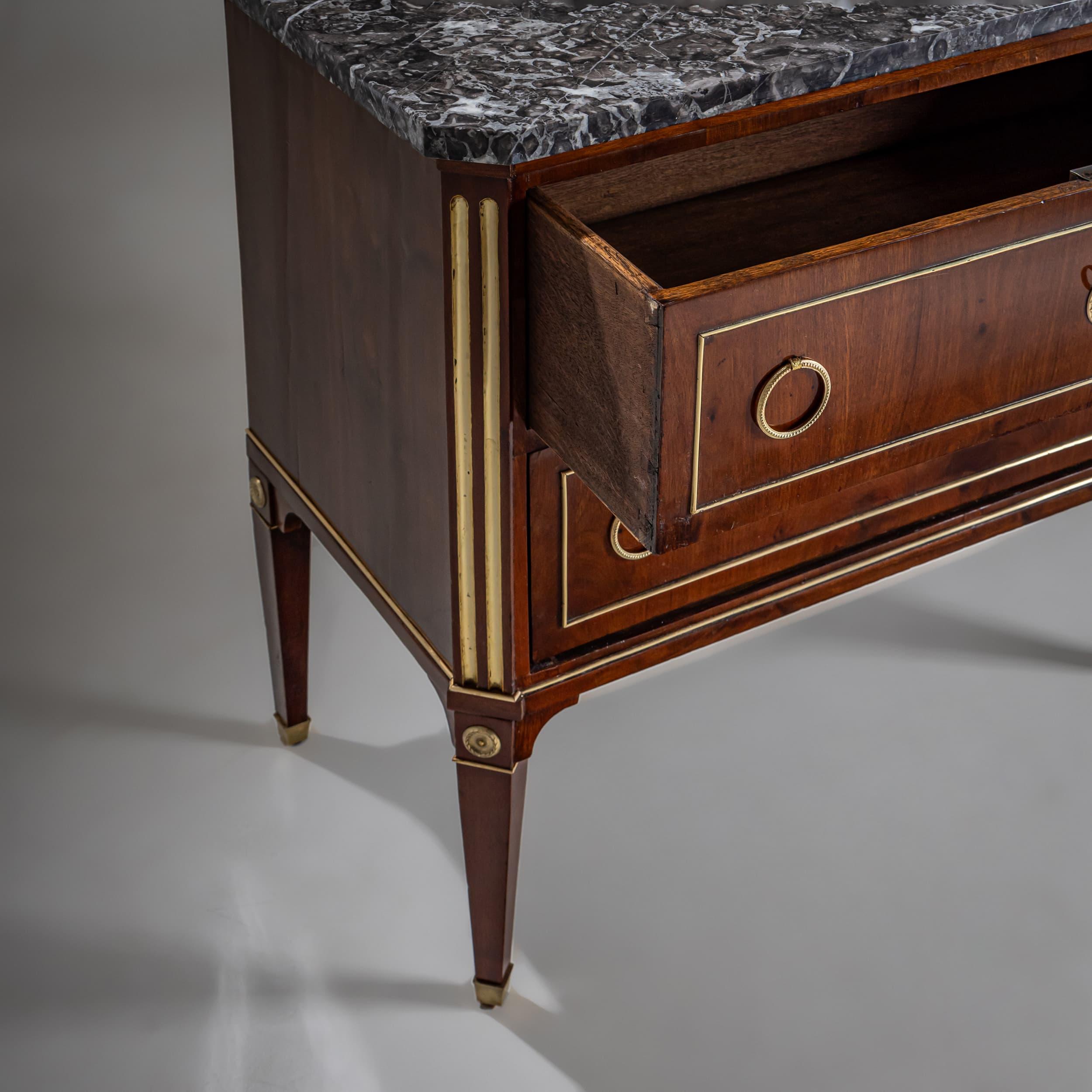 Neoclassical Commode, Late 18th Century For Sale 2