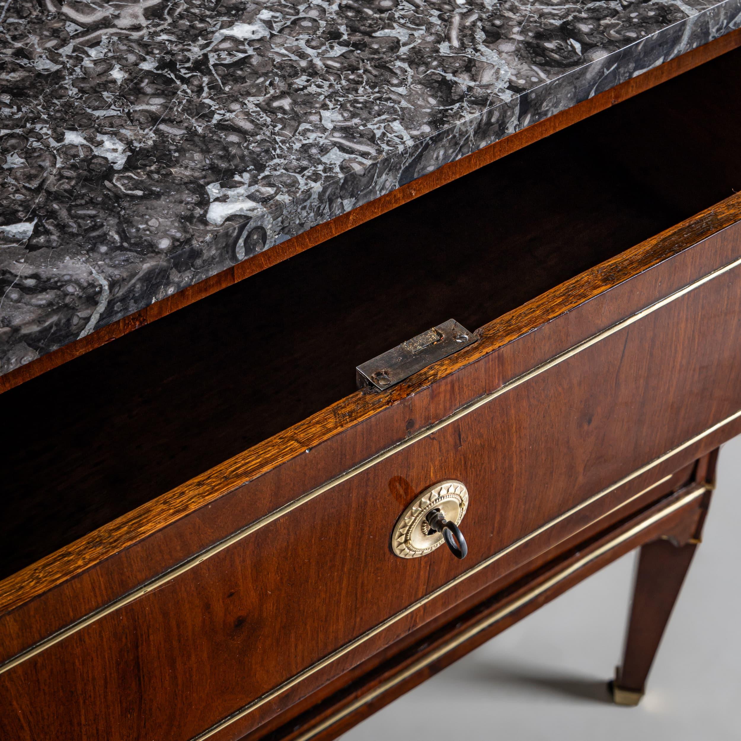 Neoclassical Commode, Late 18th Century For Sale 3