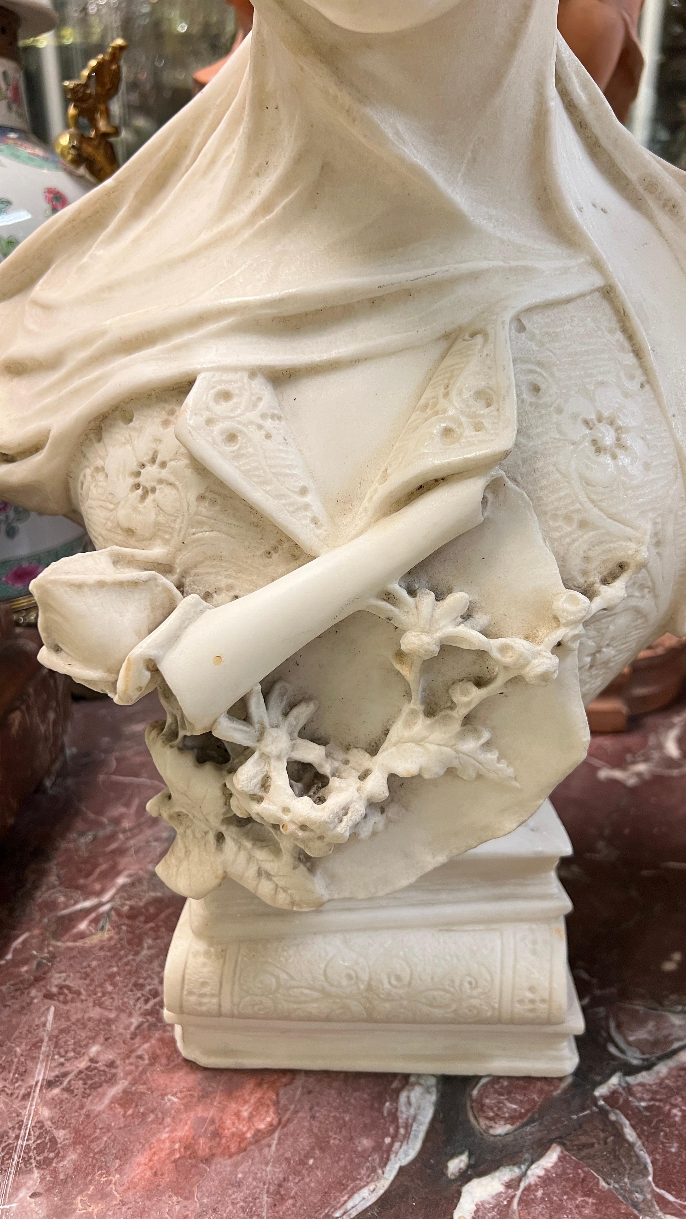 Buste de jeune fille de la Renaissance néoclassique en marbre continental 9