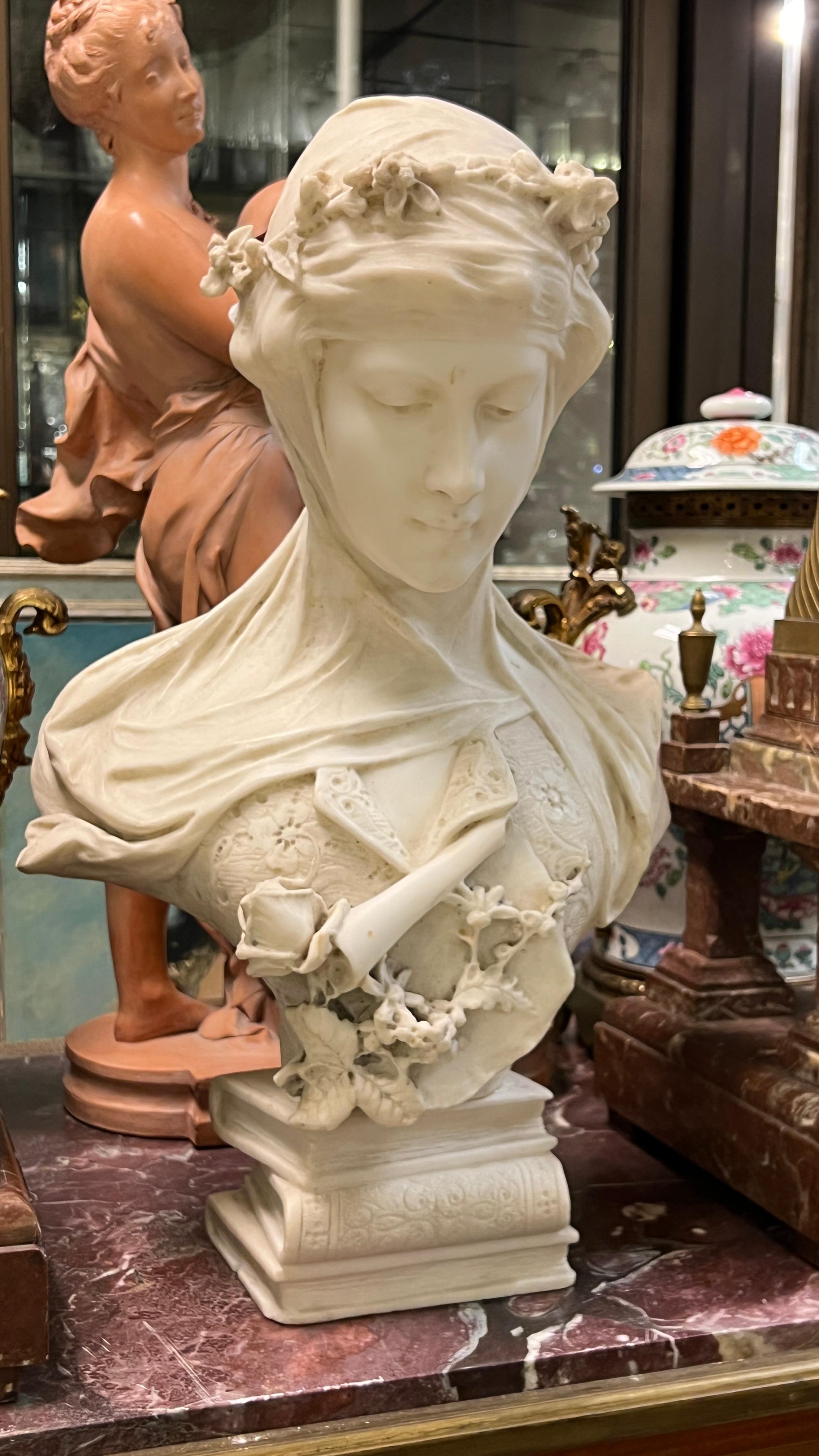 Néo-Renaissance Buste de jeune fille de la Renaissance néoclassique en marbre continental