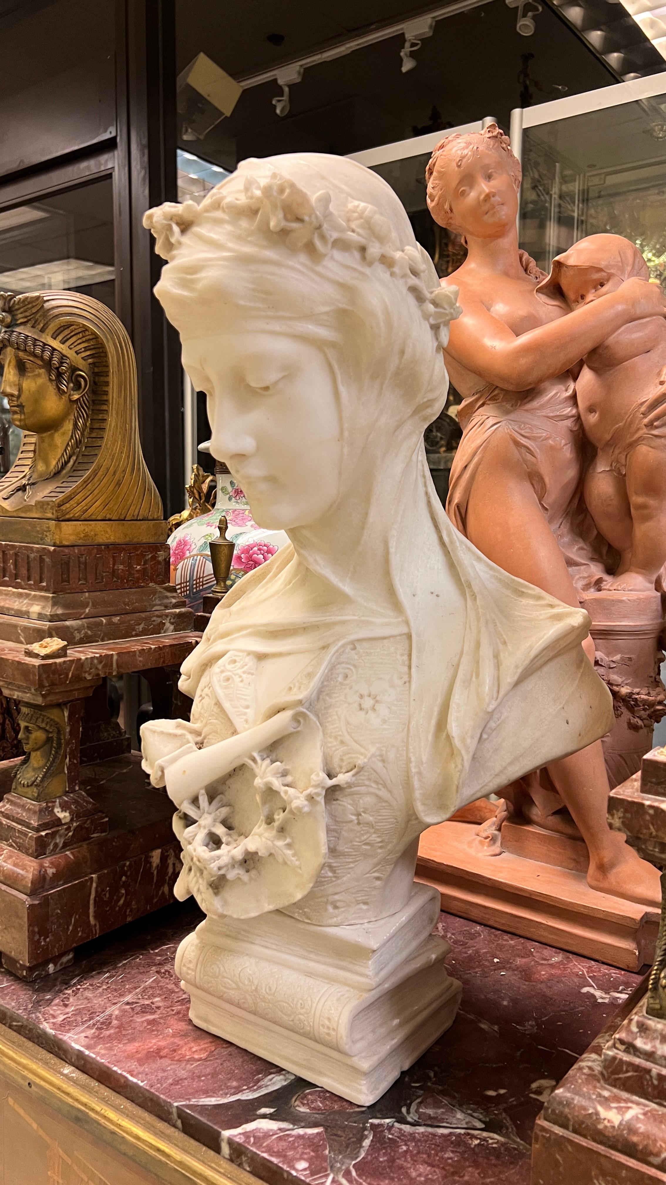 XIXe siècle Buste de jeune fille de la Renaissance néoclassique en marbre continental