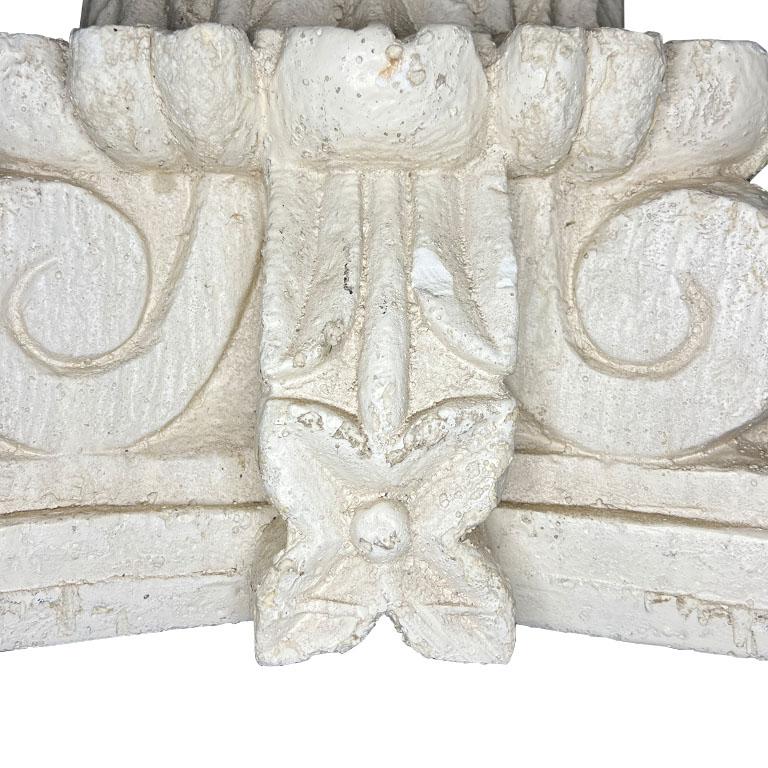 Porte-parapluie à piédestal en céramique de style néoclassique corinthien avec décorations florales en vente 6