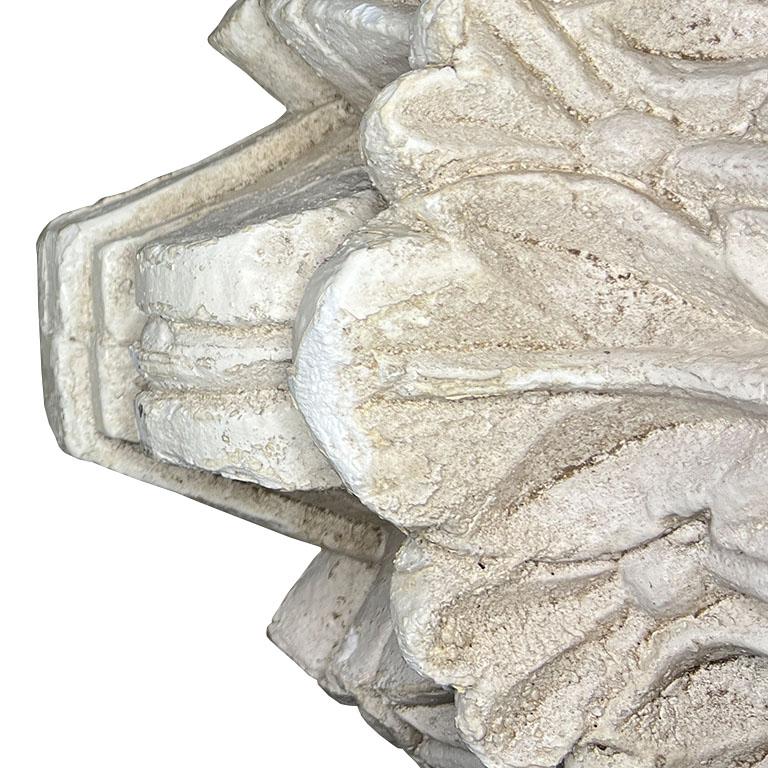 Céramique Porte-parapluie à piédestal en céramique de style néoclassique corinthien avec décorations florales en vente