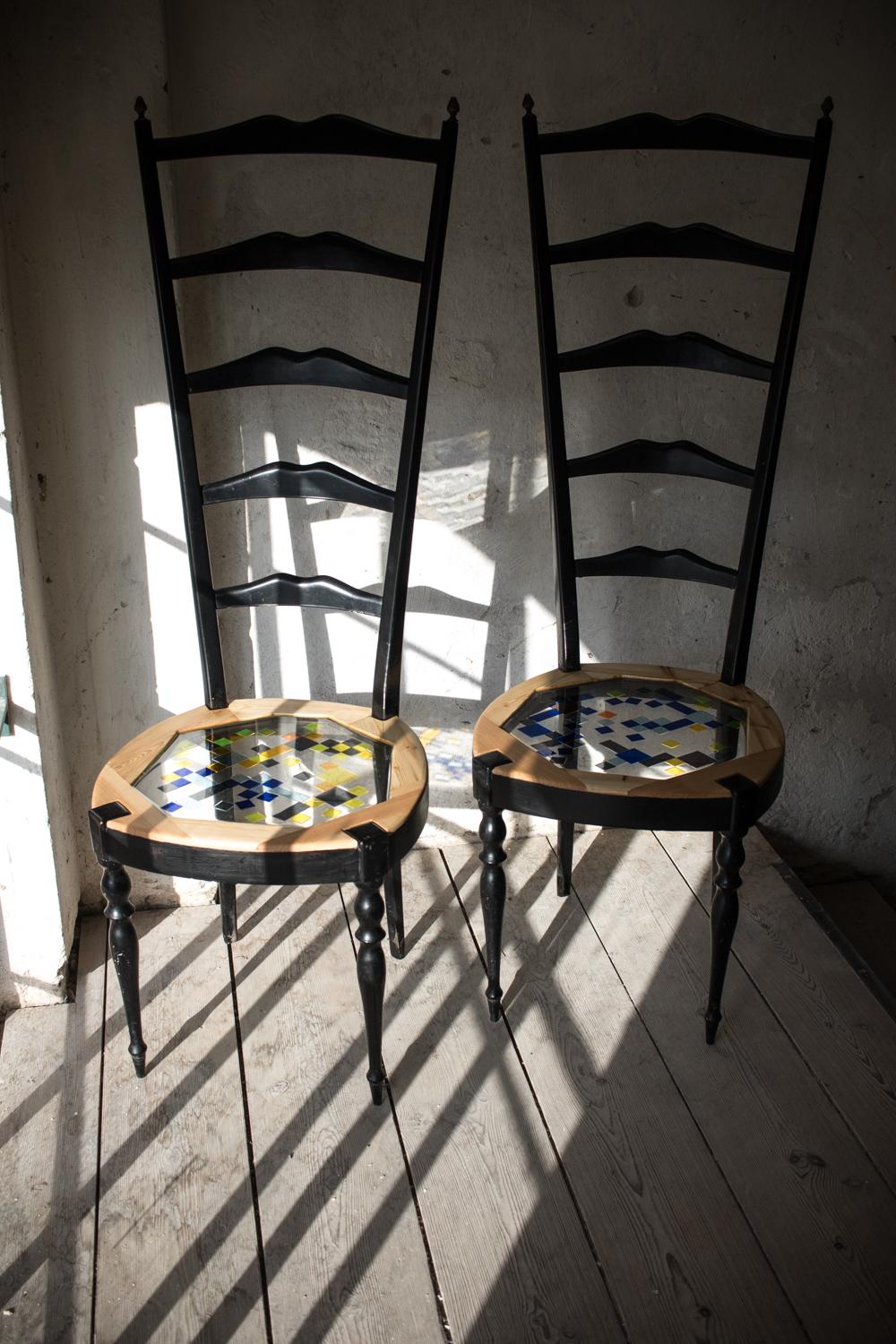 Neoclassical Couple of Tall Chairs in Wood, Transparent Resin and Colored Tiles im Angebot 4