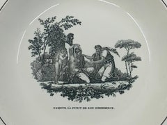 Piatto Cupido neoclassico in ceramica cremosa