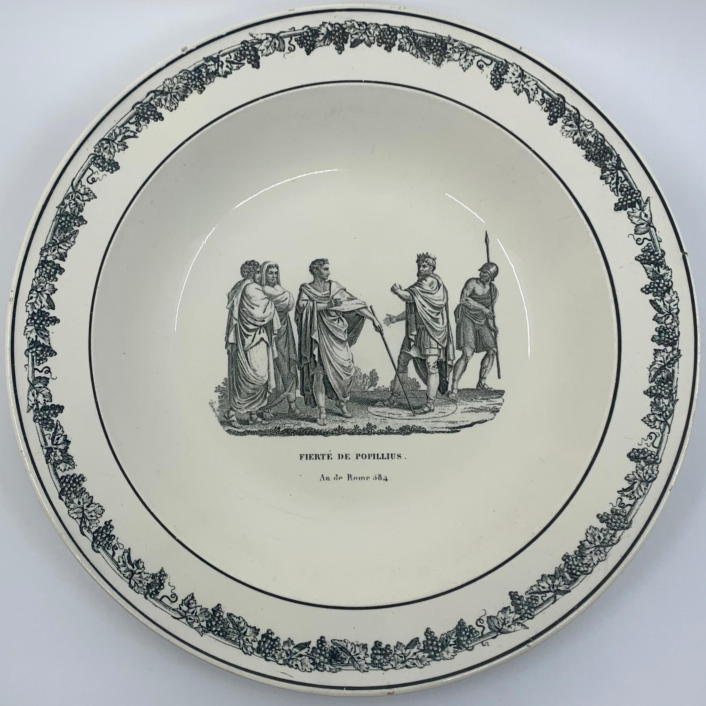 Français Assiette en faïence crème néoclassique Creil en vente