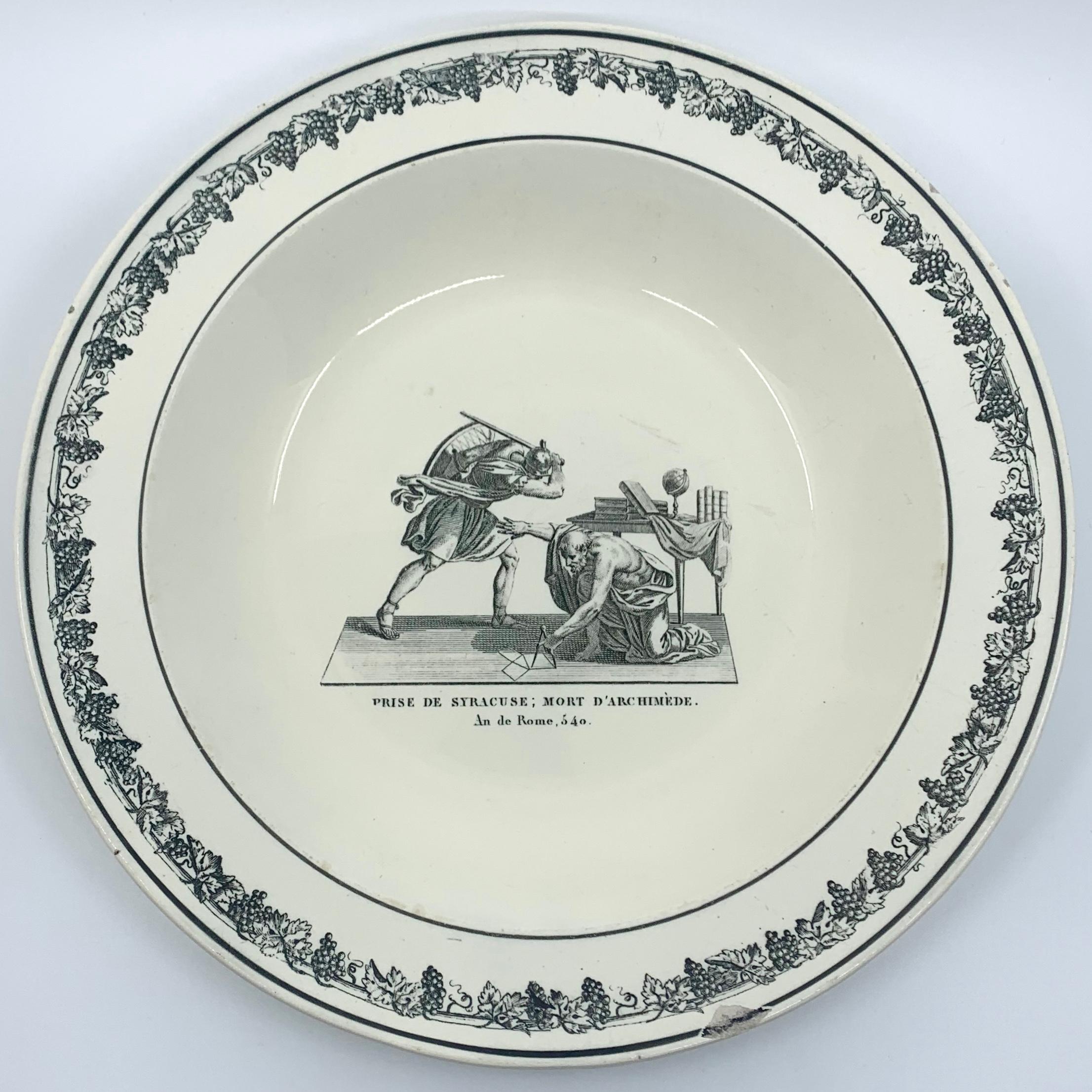 Francese Piatto neoclassico in ceramica creta in vendita