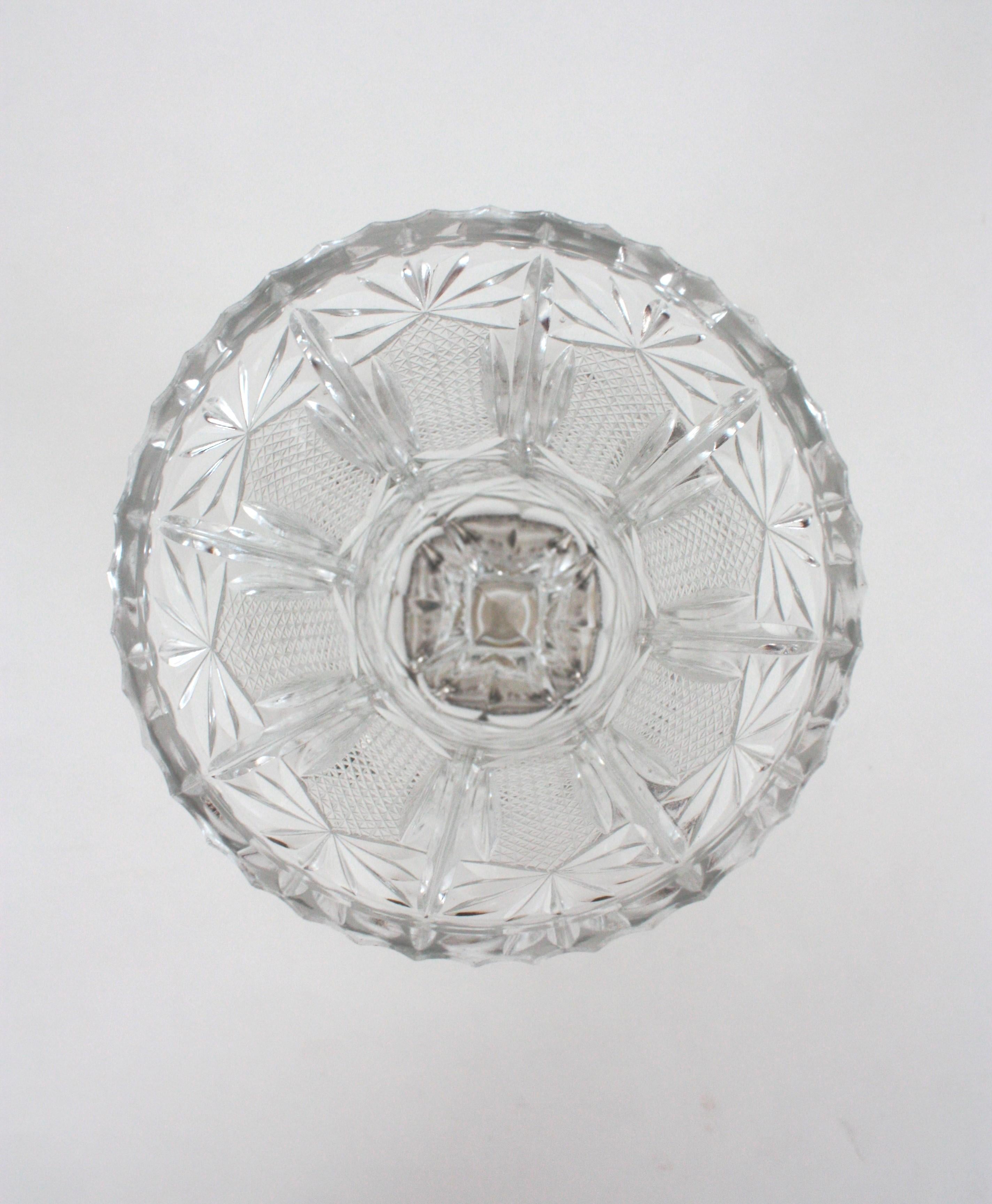 Jarrón urna neoclásico de cristal tallado y plata 1000 en venta 10