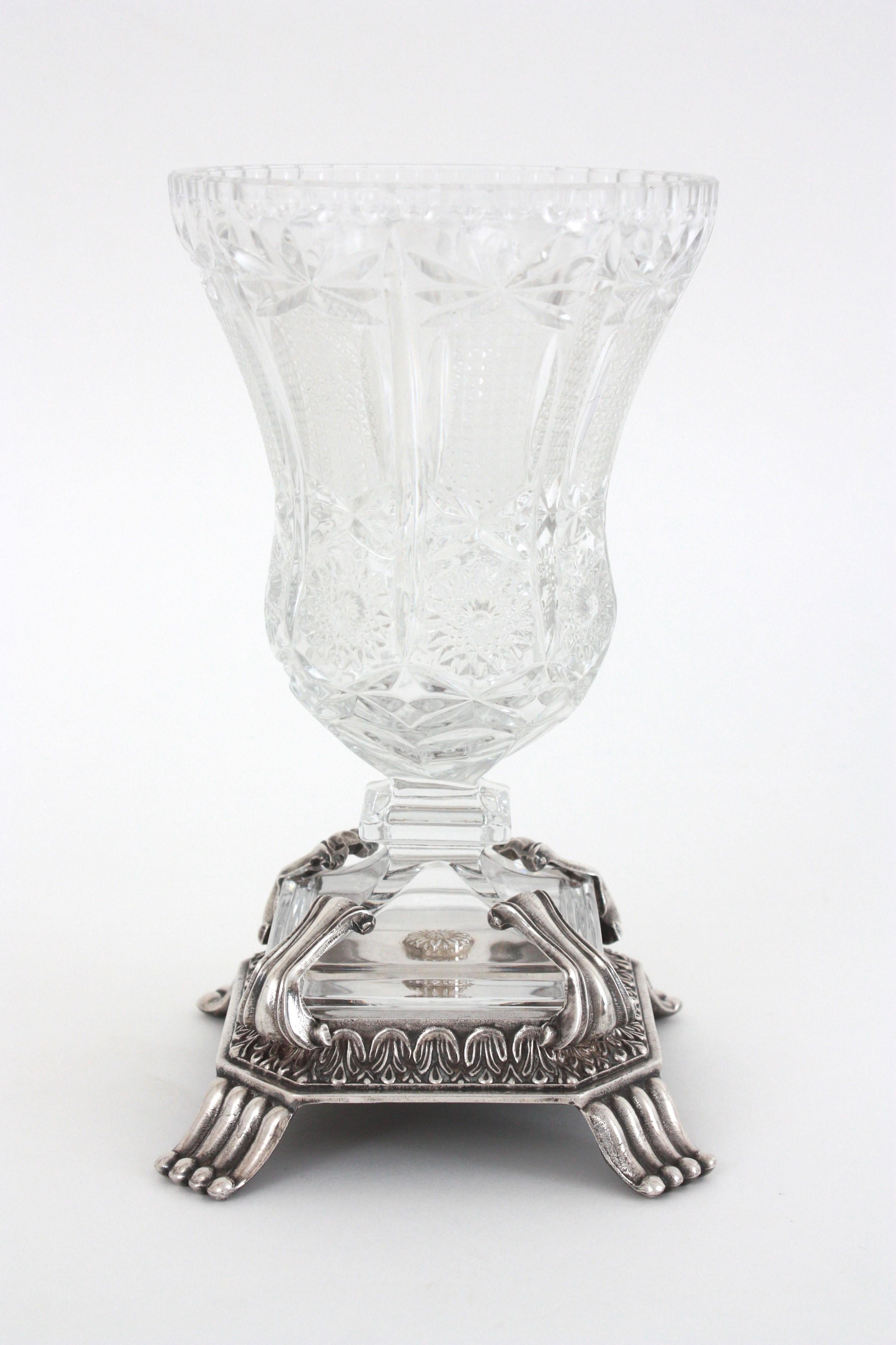 Jarrón urna neoclásico de cristal tallado y plata 1000 Neoclásico en venta