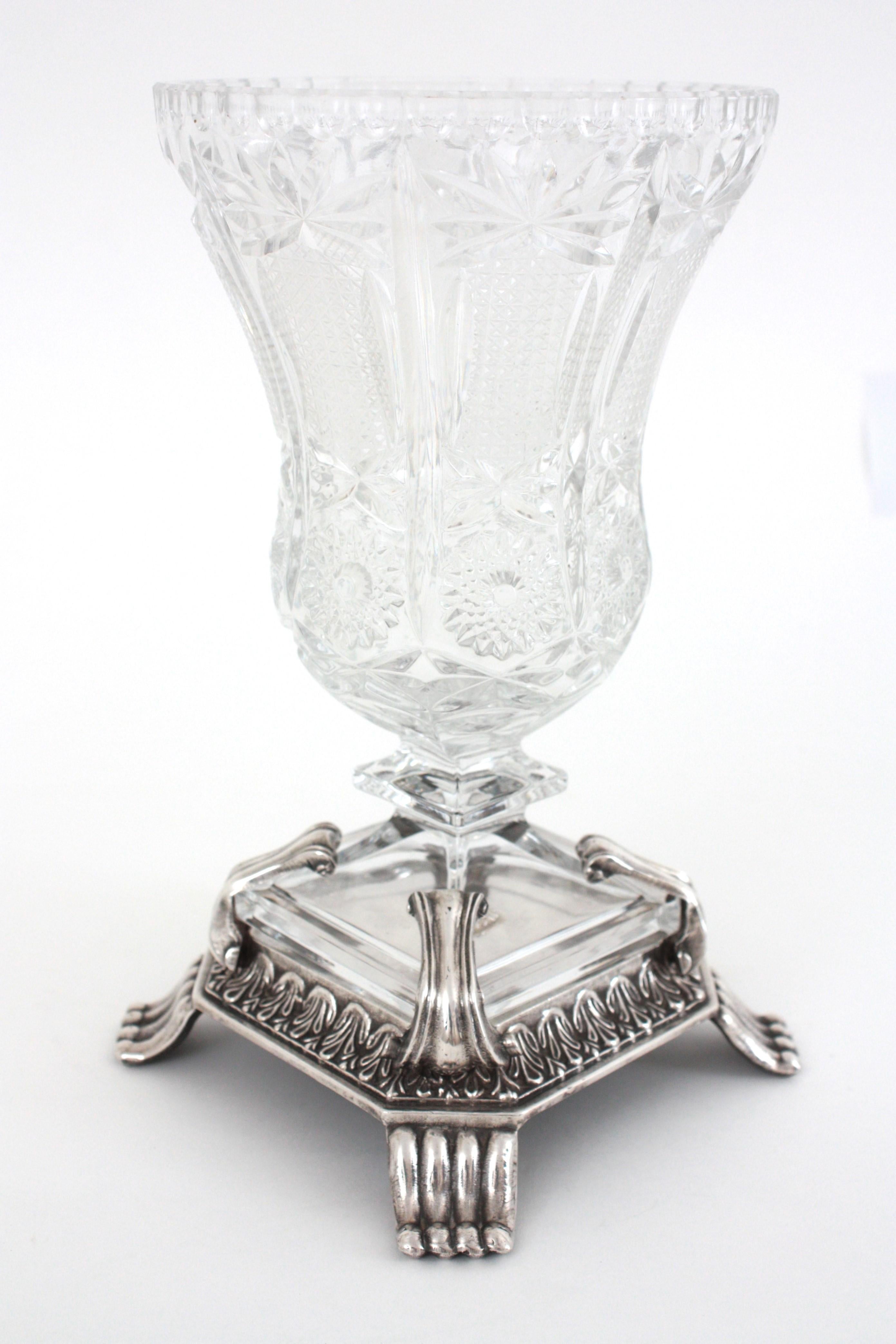 Jarrón urna neoclásico de cristal tallado y plata 1000 Italiano en venta