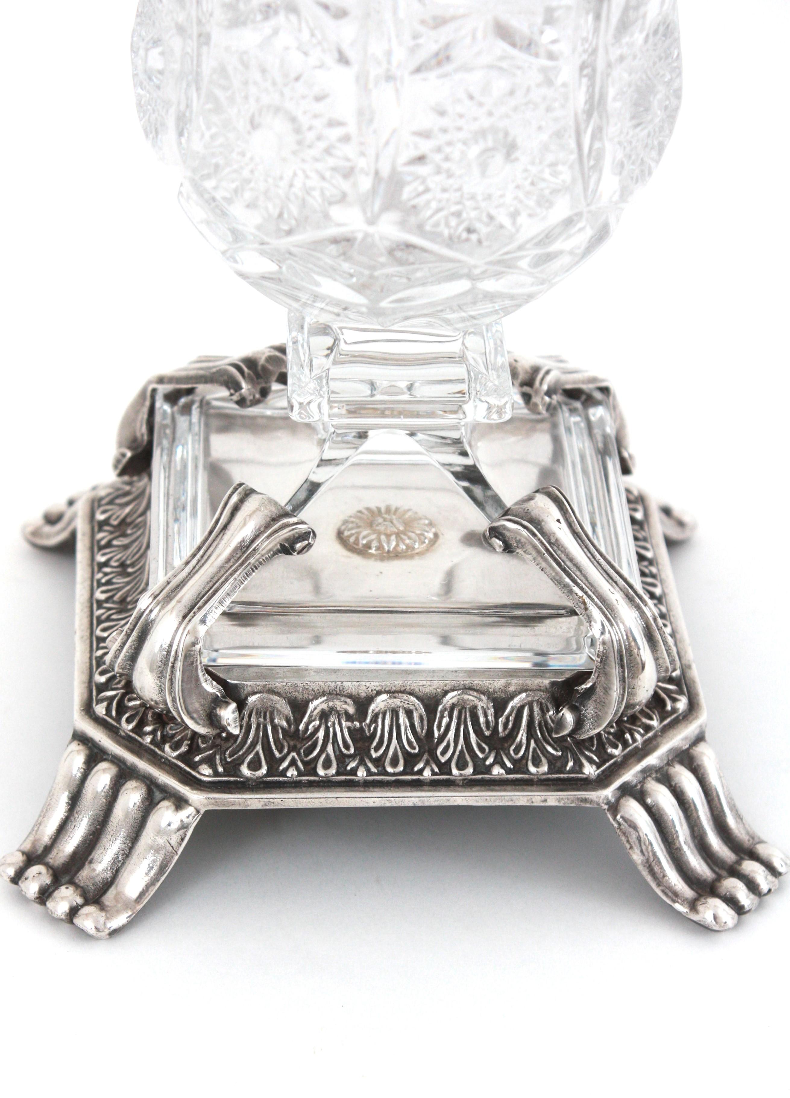 Jarrón urna neoclásico de cristal tallado y plata 1000 Silver en venta