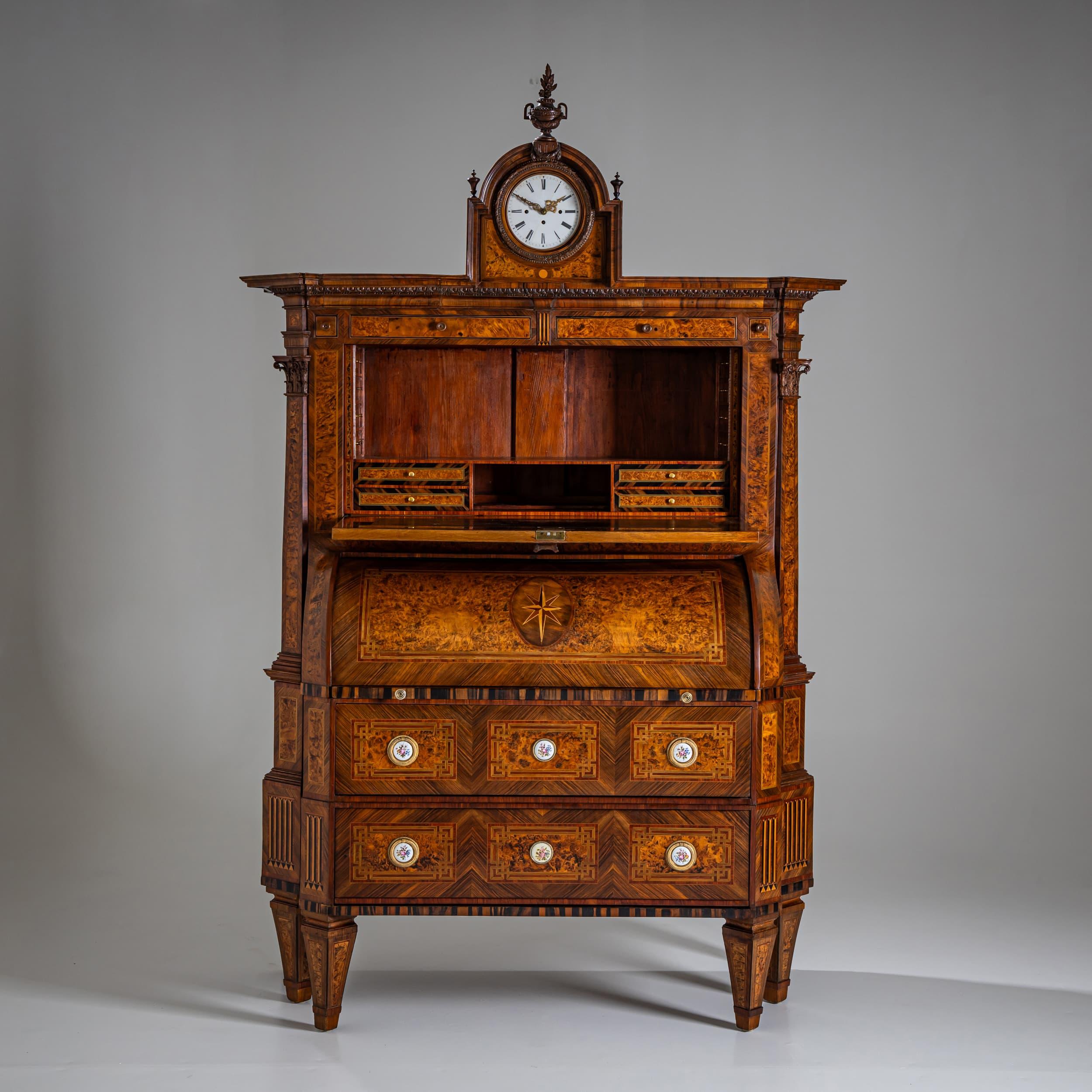 Neoclassical Cylinder Secretary Desk with Clock, circa 1780 For Sale 3