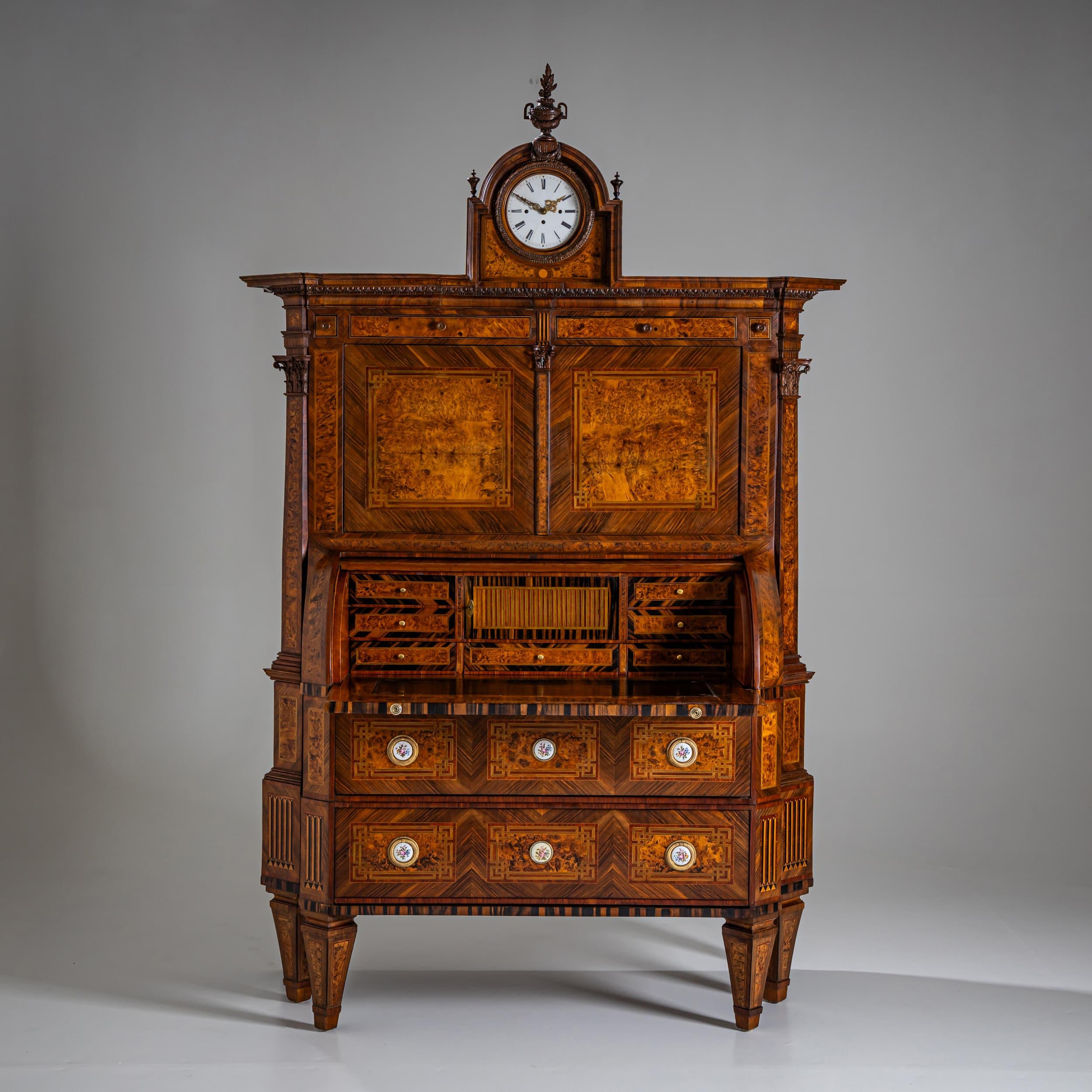 Neoclassical Cylinder Secretary Desk with Clock, circa 1780 For Sale 4