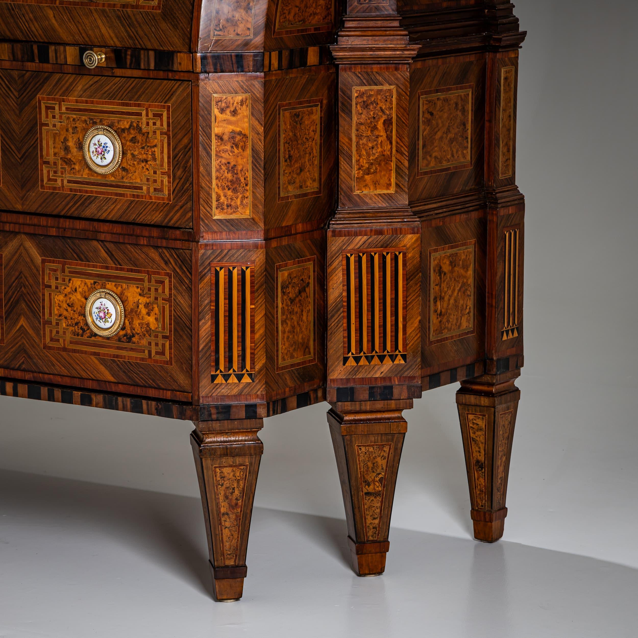 Neoclassical Cylinder Secretary Desk with Clock, circa 1780 For Sale 6