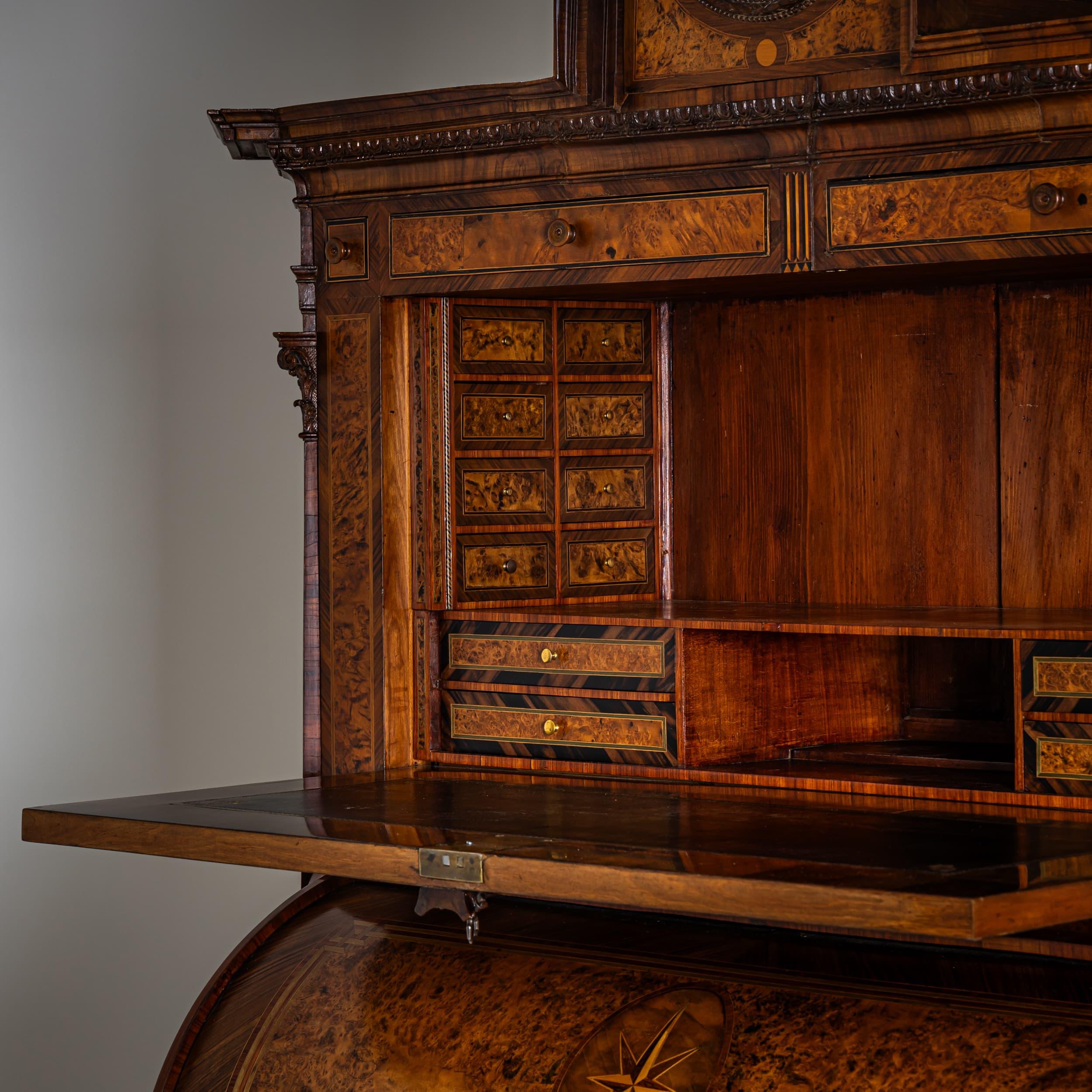 Neoclassical Cylinder Secretary Desk with Clock, circa 1780 In Good Condition For Sale In Greding, DE