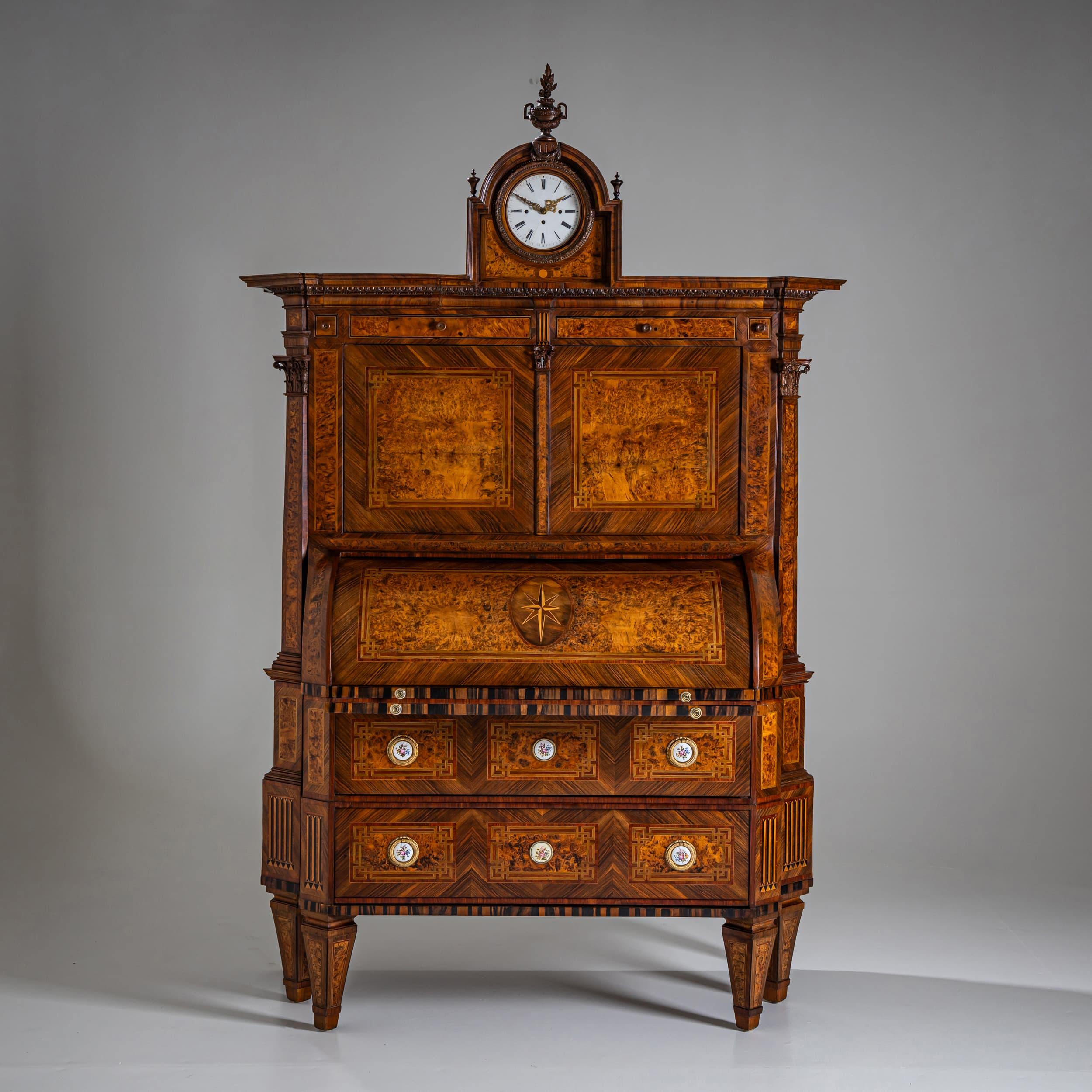 Neoclassical Cylinder Secretary Desk with Clock, circa 1780 For Sale 2