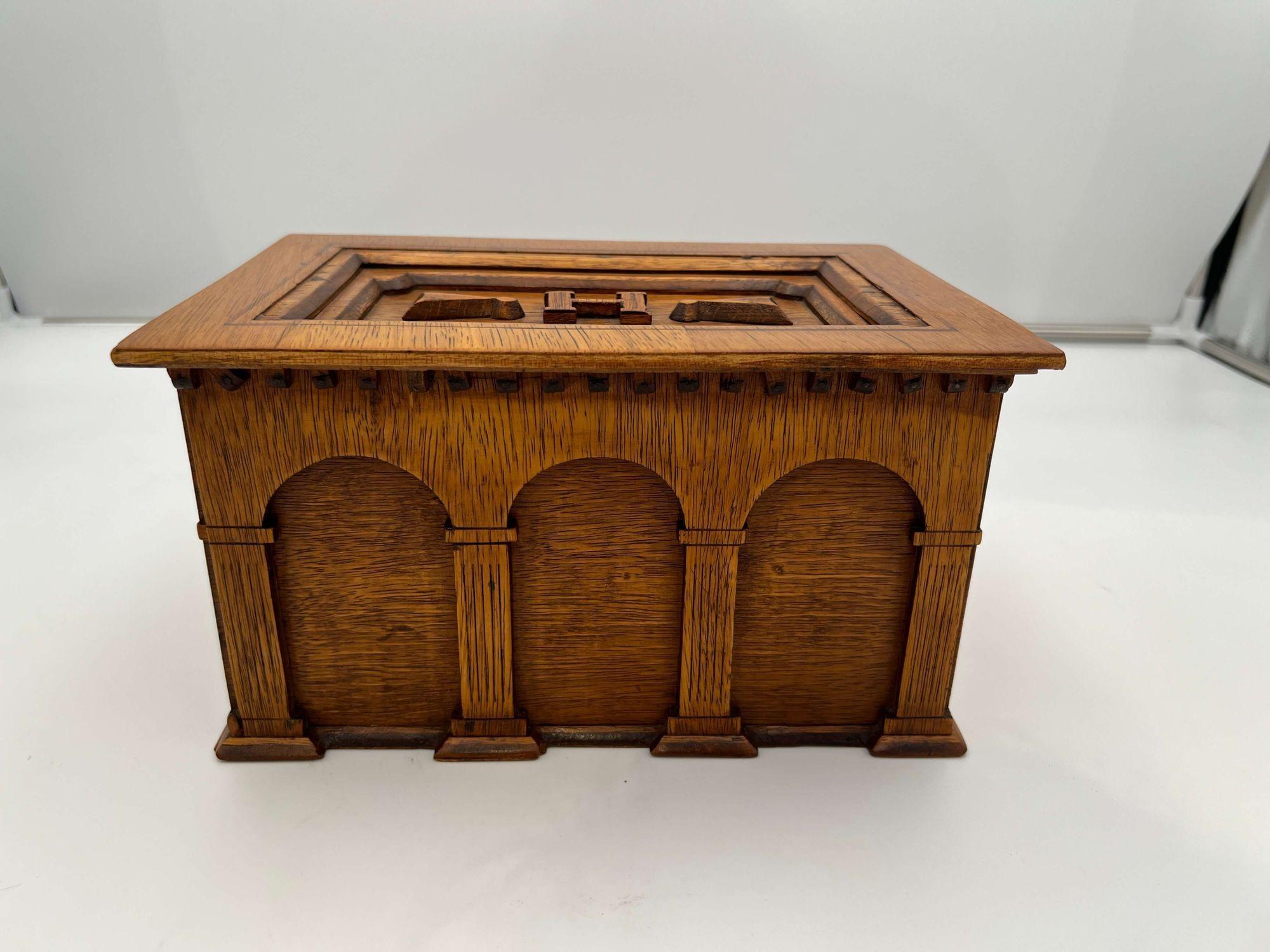 Neoclassical Decorative Box, Polished Oak, Germany circa 1900 7