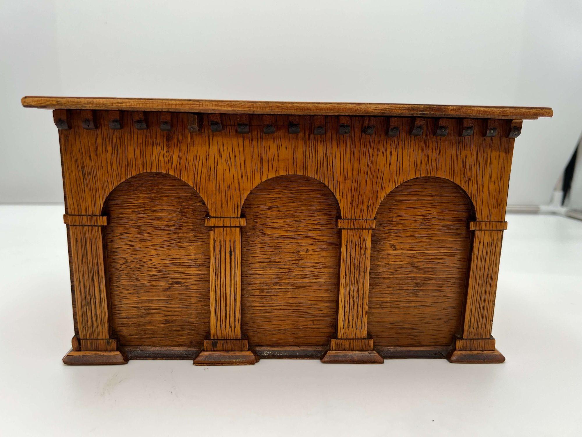Neoclassical Decorative Box, Polished Oak, Germany circa 1900 9