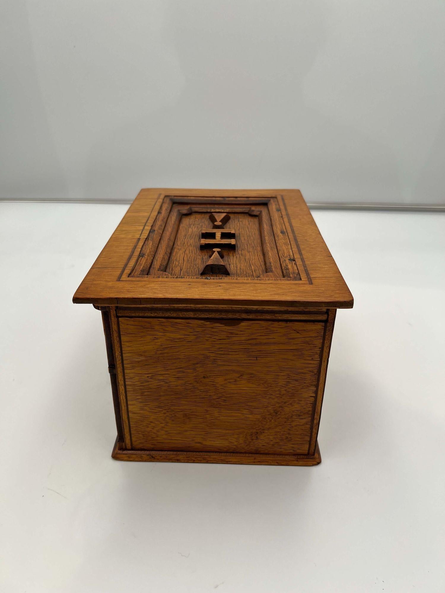 Early 20th Century Neoclassical Decorative Box, Polished Oak, Germany circa 1900