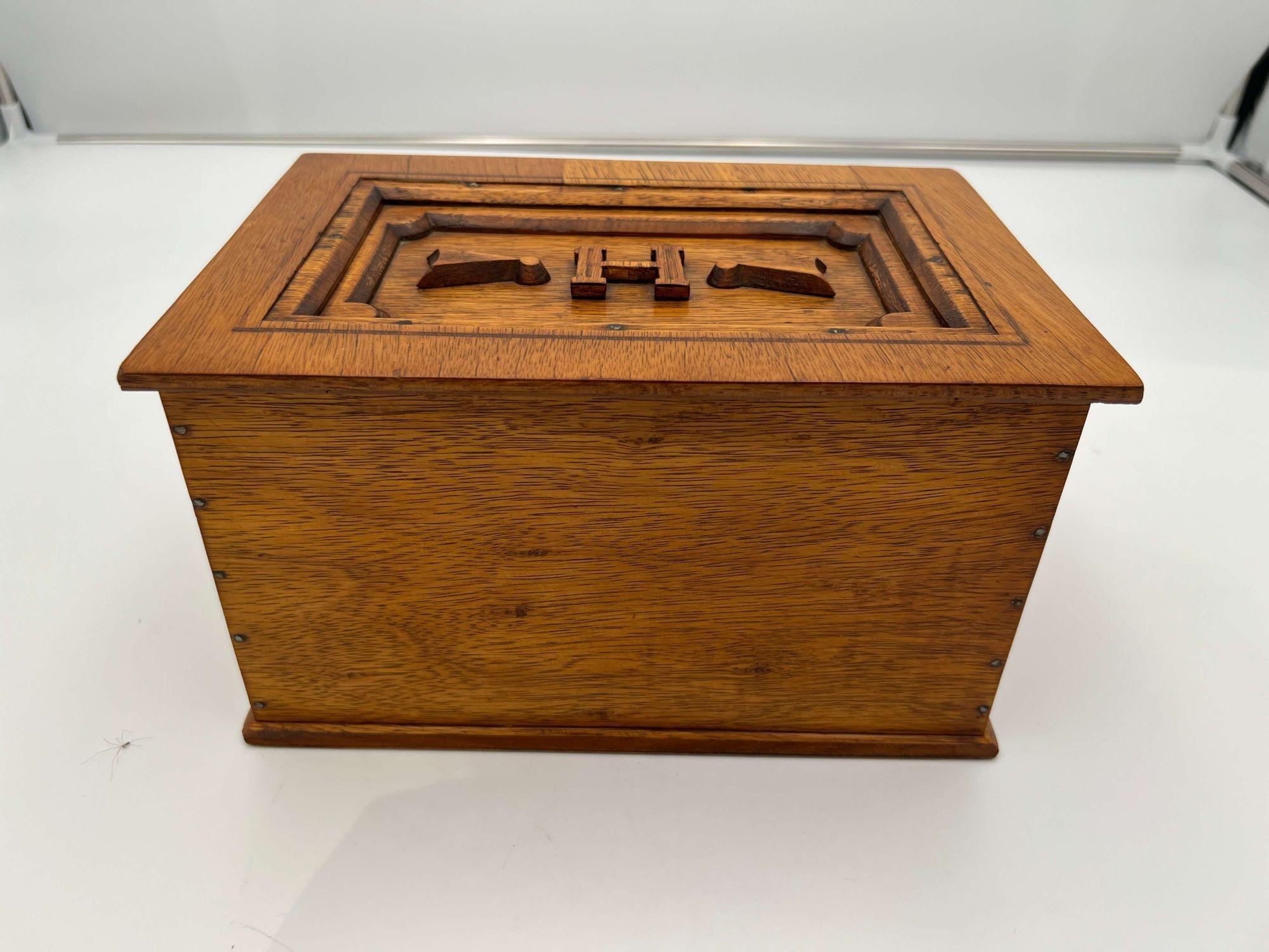 Neoclassical Decorative Box, Polished Oak, Germany circa 1900 1