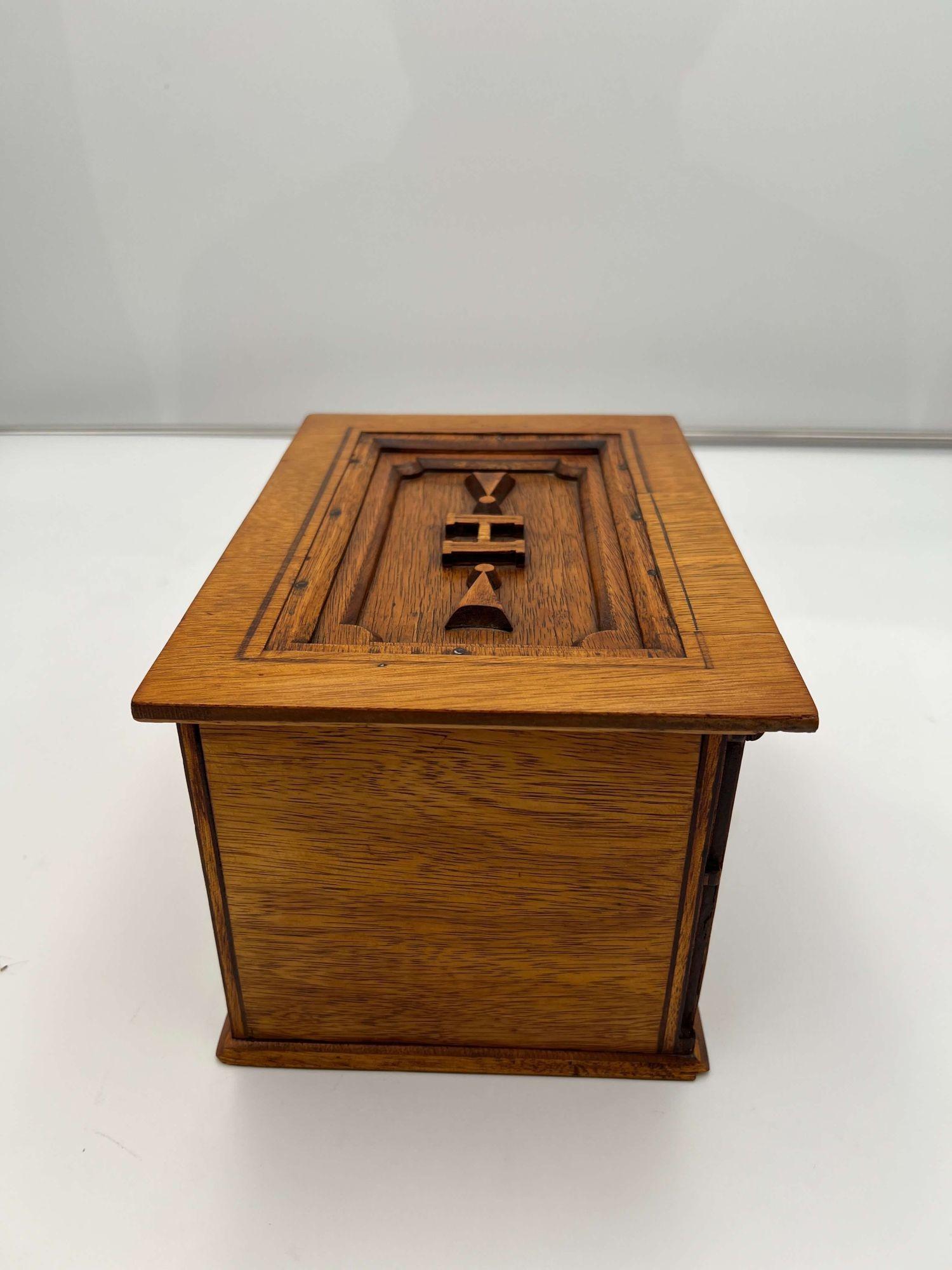 Neoclassical Decorative Box, Polished Oak, Germany circa 1900 2