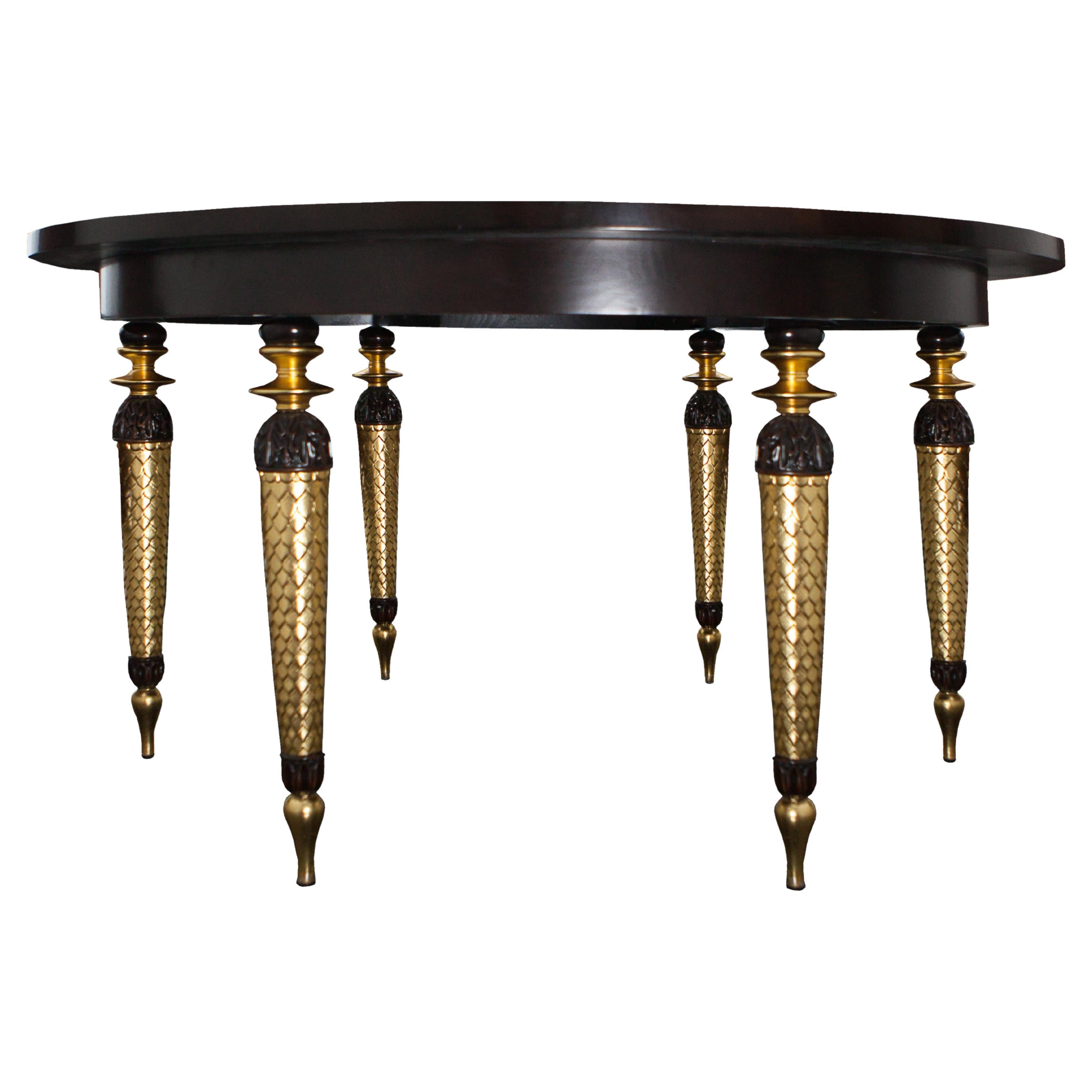Mesa de Comedor Neoclásica Acabado Oscuro Dorado Elementos para 6 personas se sienta